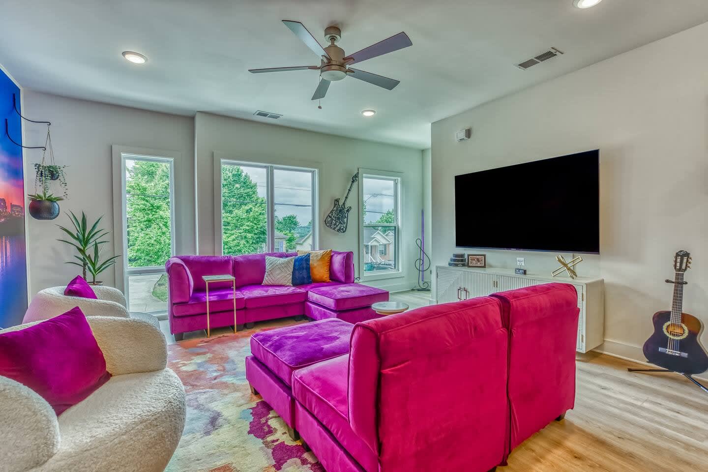 Beautiful Balcony! Sleeps 12! 4 Miles from Broadway 4