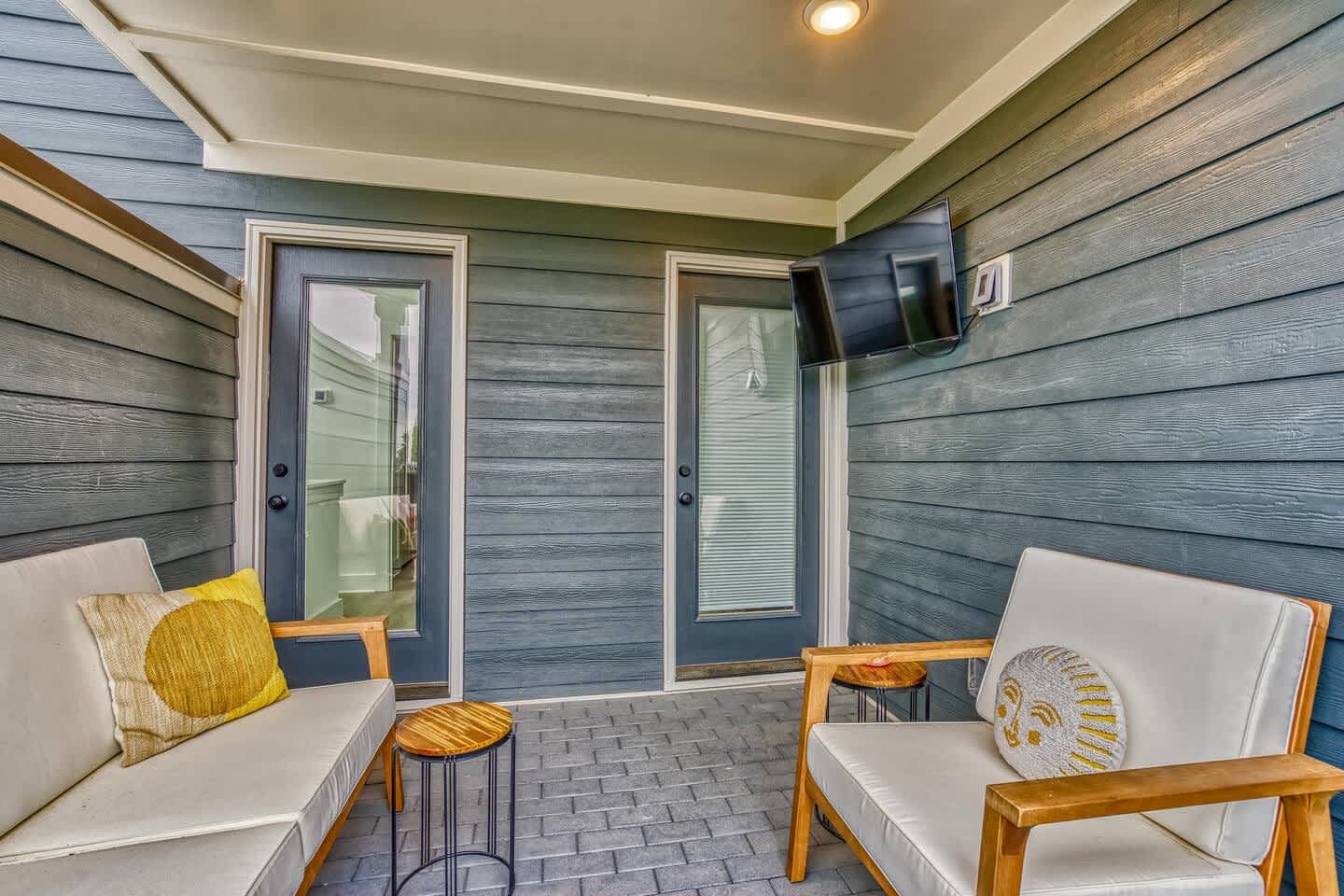 Lounge the day away in the fresh air on the 3rd-floor deck