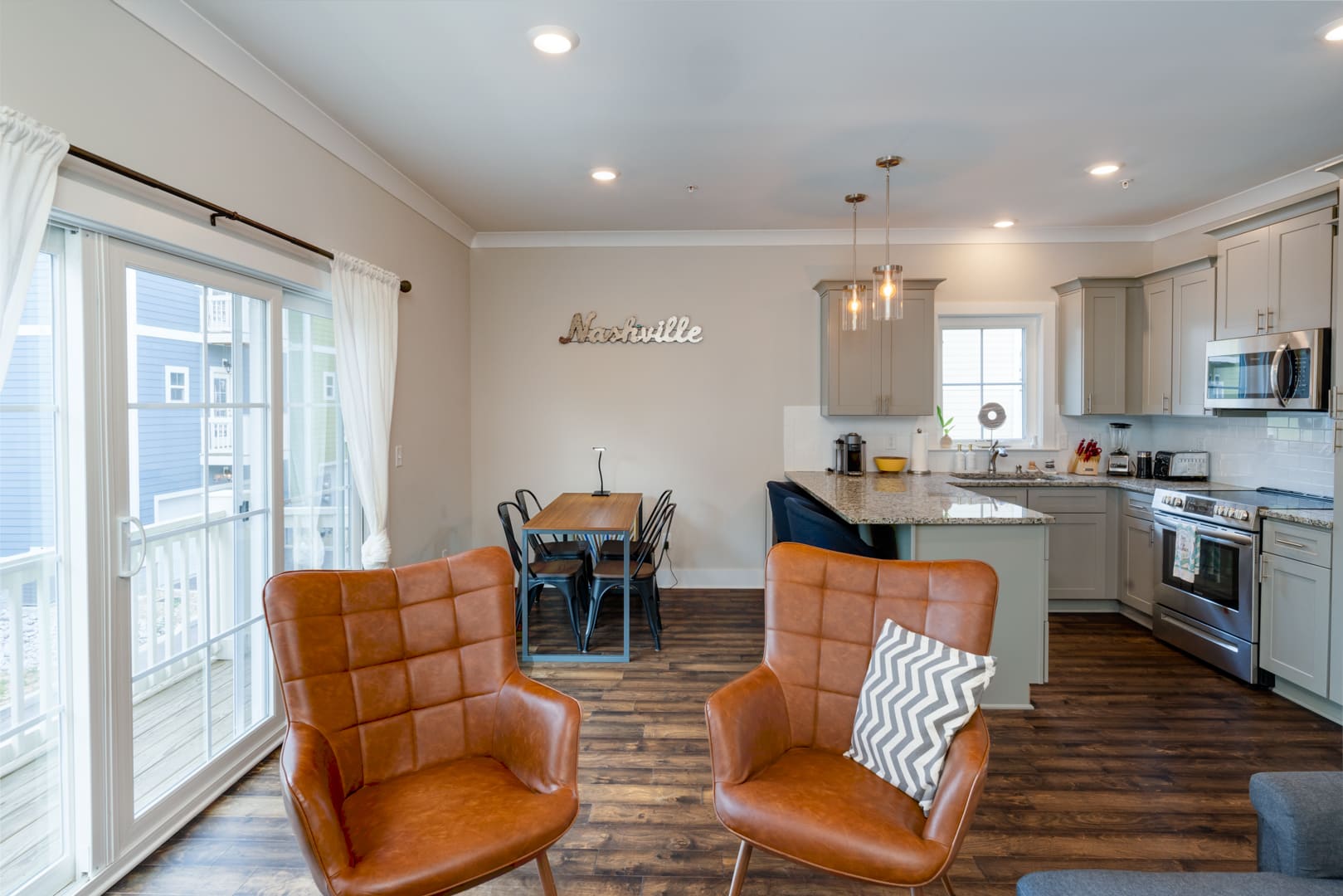 Cumberland Emerald - Walk to Dining 6