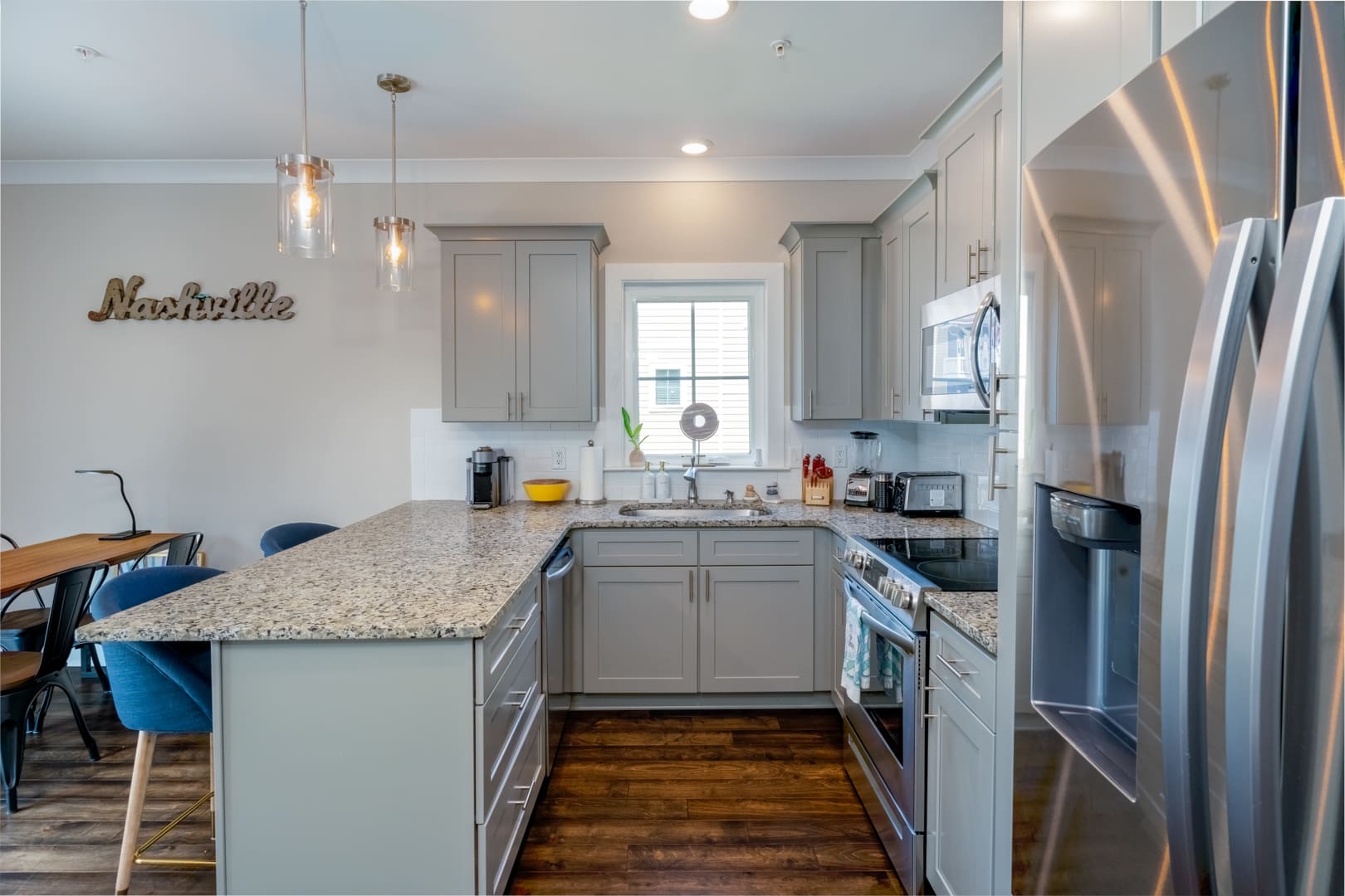 Cumberland Emerald - Walk to Dining 8