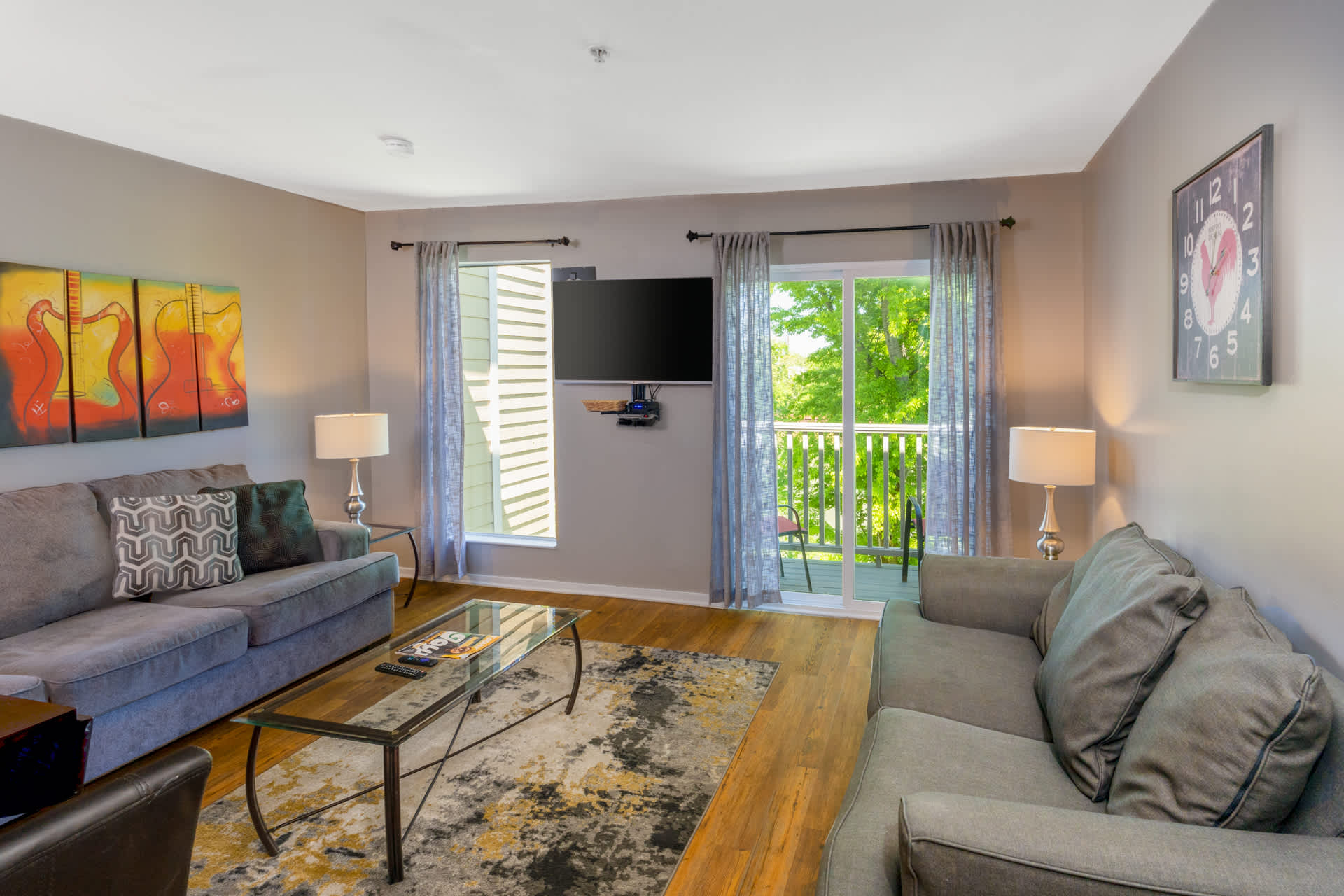 Cumberland River Condo Near DT!