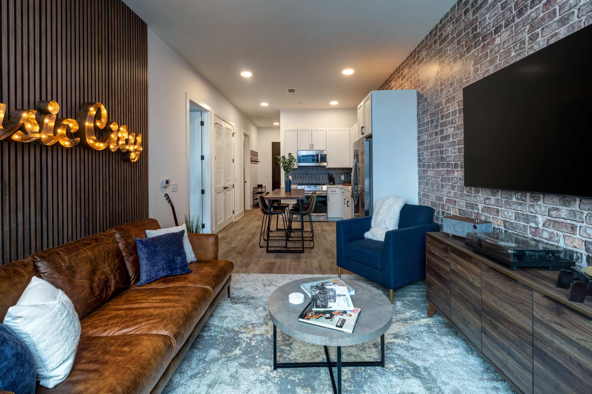 Trendy Condo Close to Nissan Stadium 6