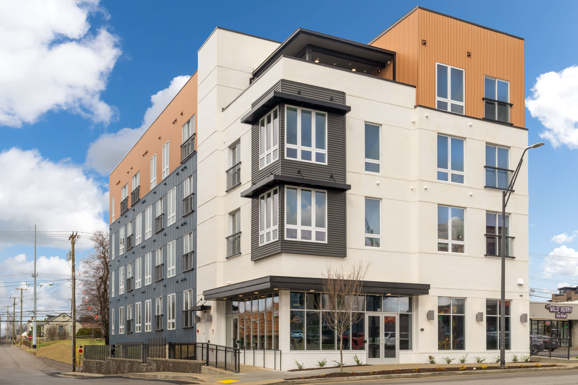 Trendy Condo Close to Nissan Stadium 4