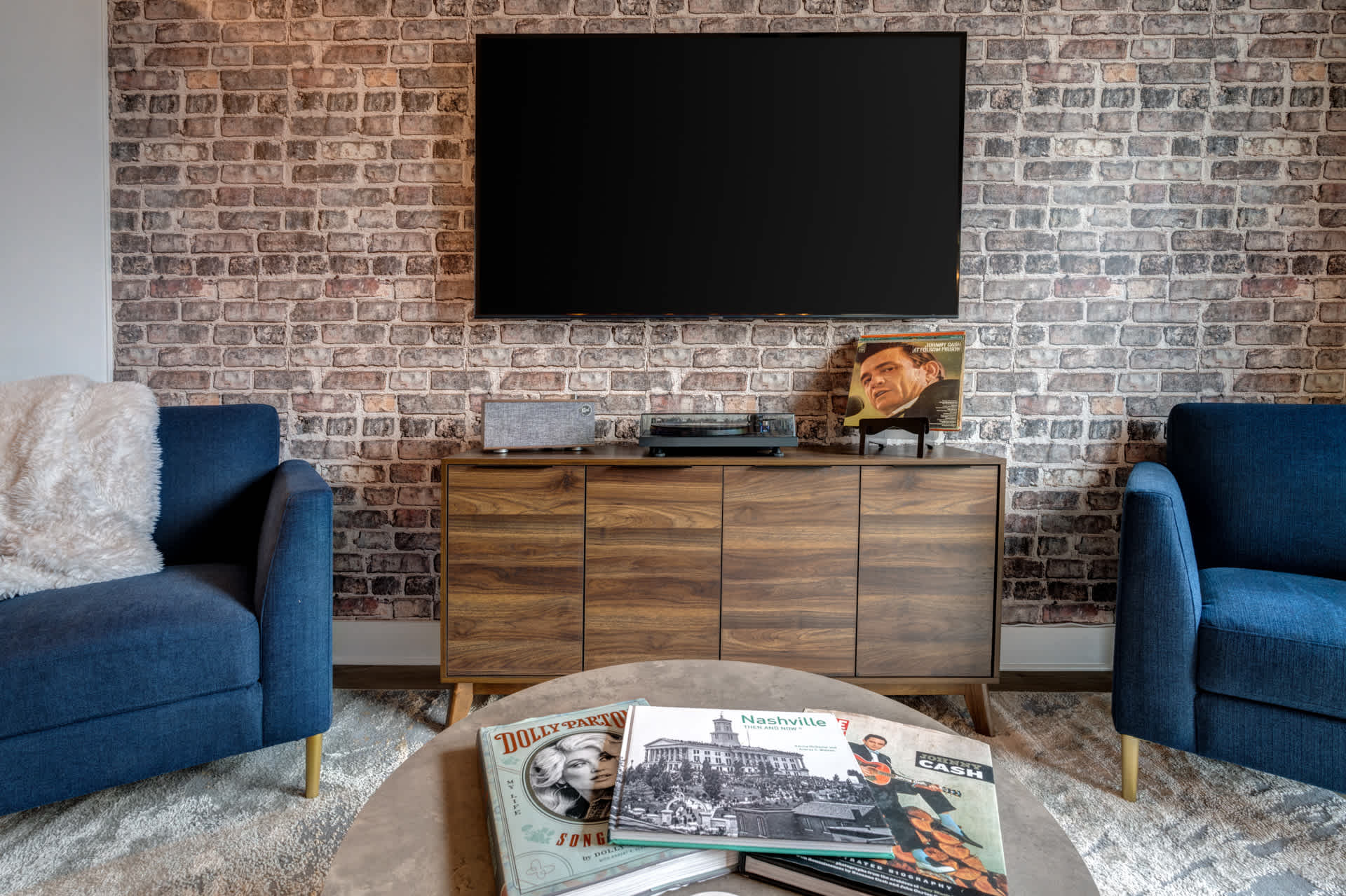 Trendy Condo Close to Nissan Stadium 7