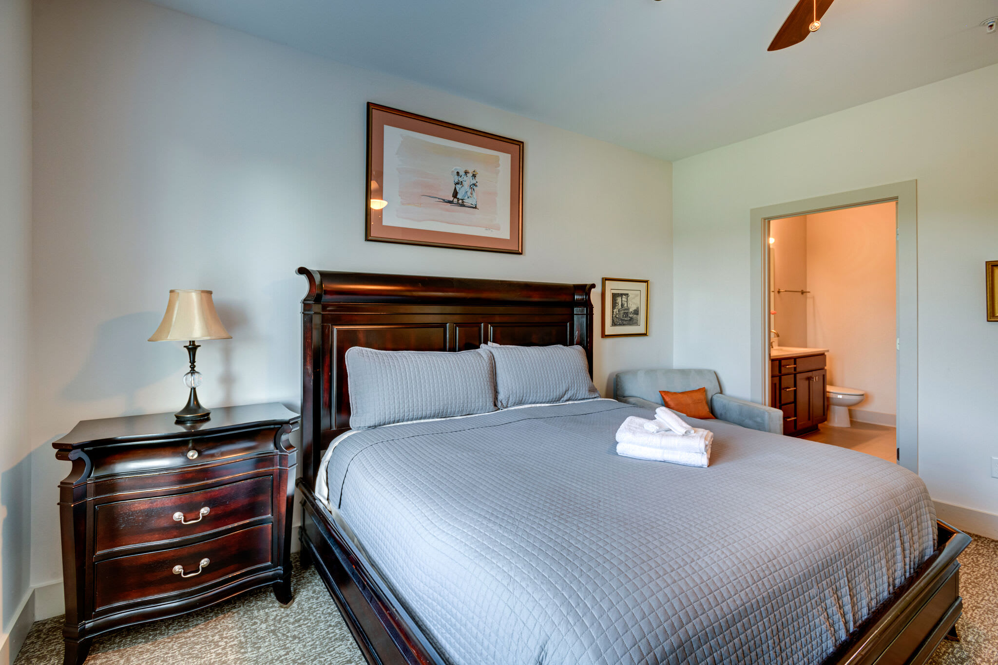 Quiet Condo - Prime Locale within mins to DT 5