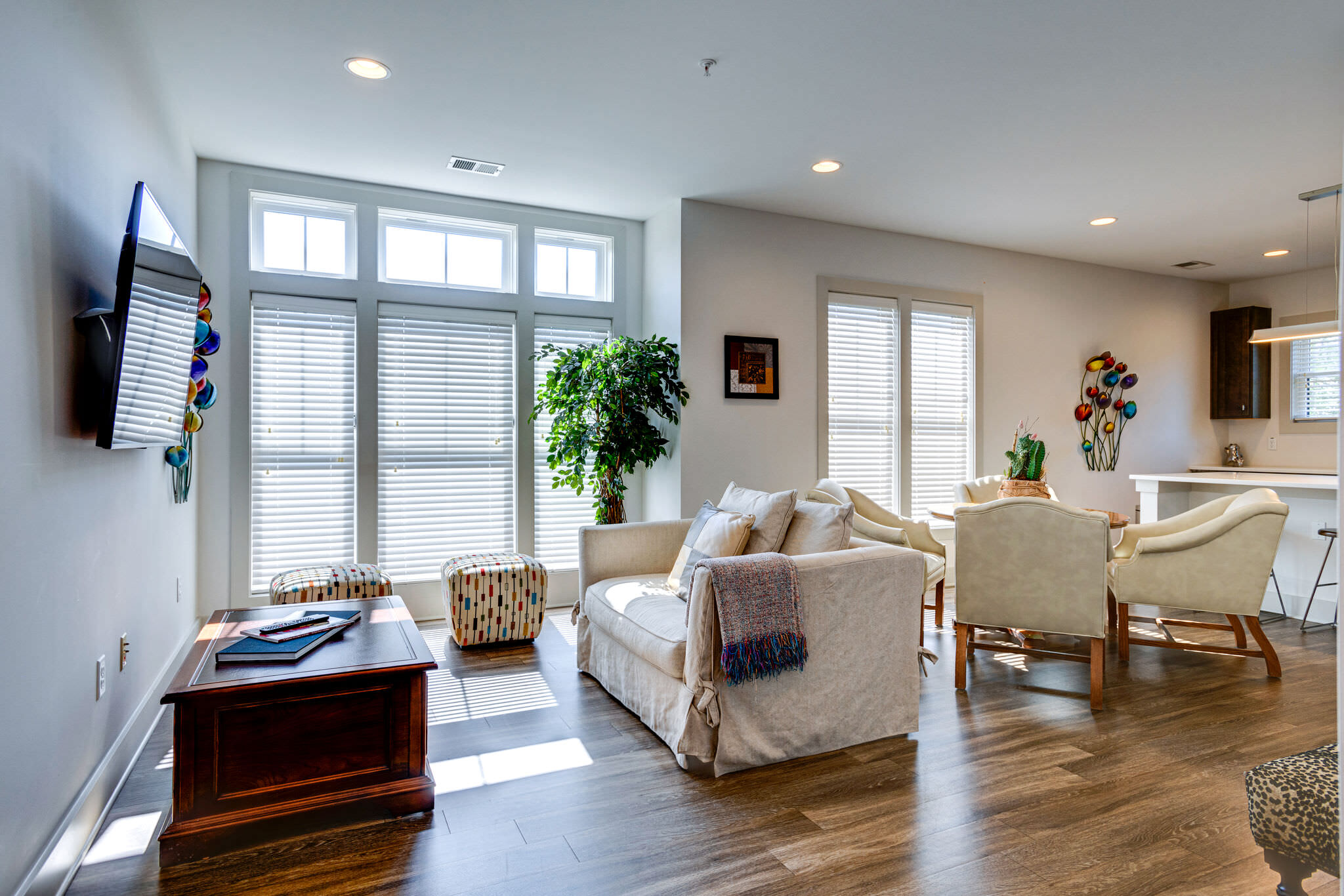 Quiet Condo - Prime Locale within mins to DT