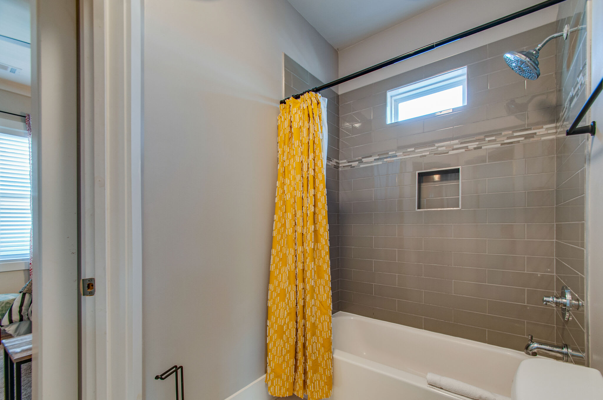 Charming Home - Near DT, Pet Friendly! 4