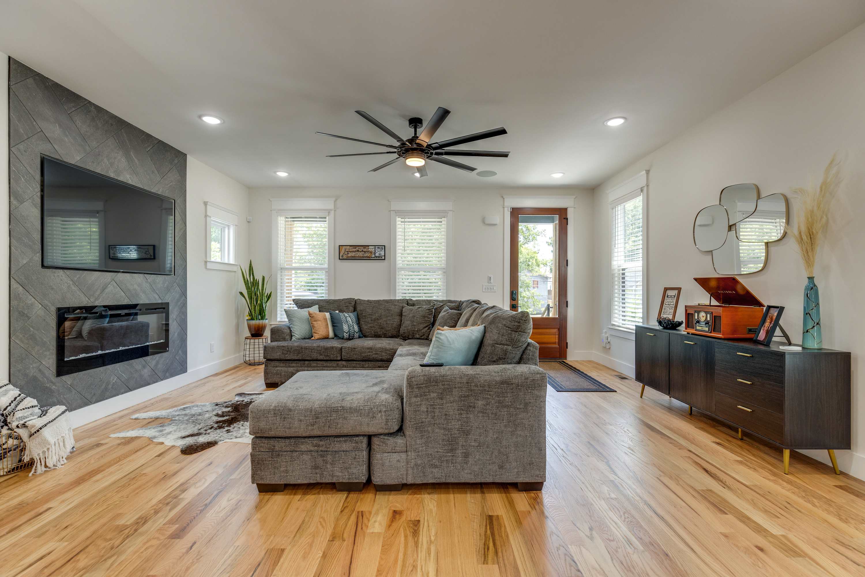 Sleek & Convenient East Nashville Home 4