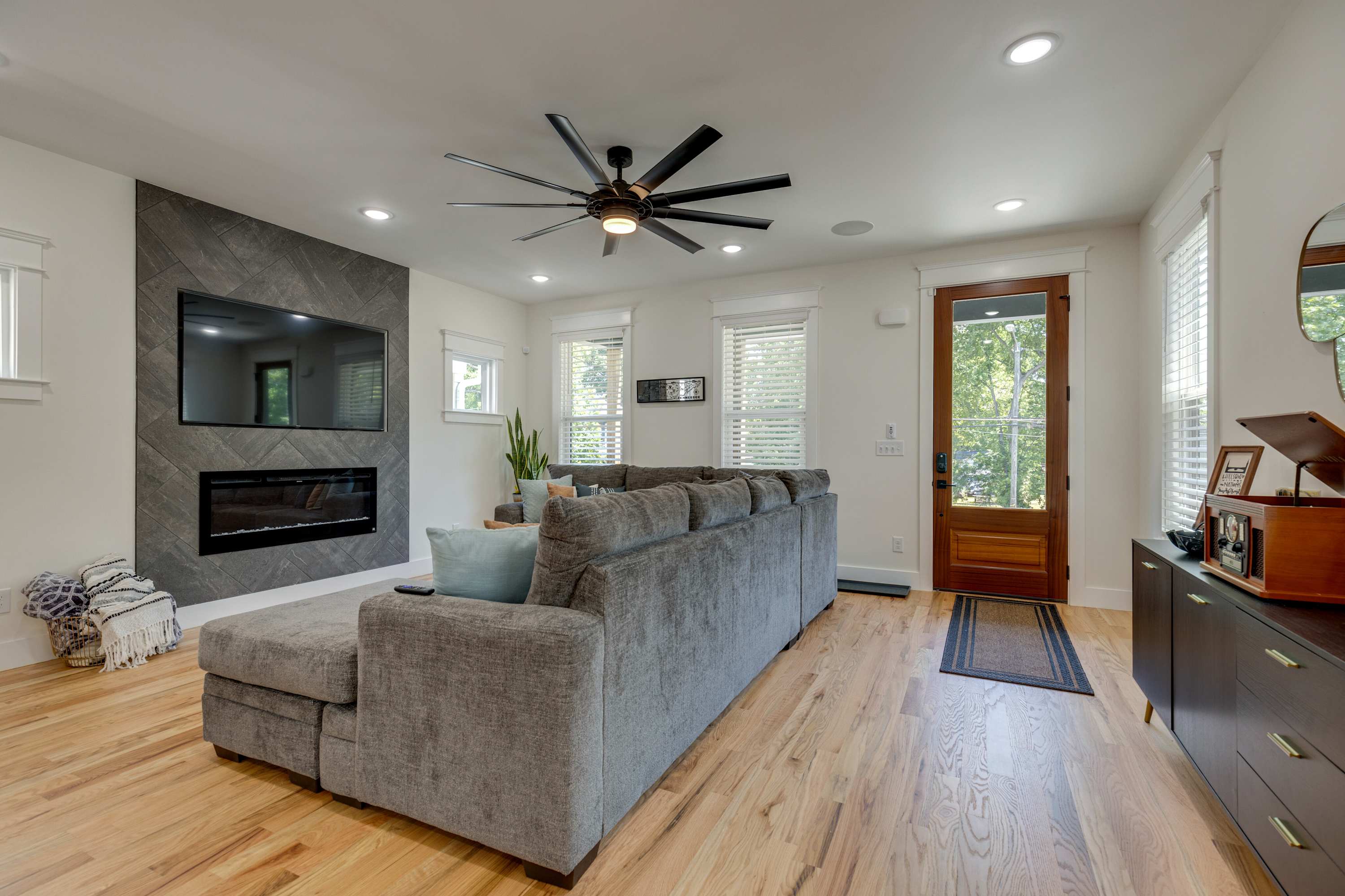 Sleek & Convenient East Nashville Home 8