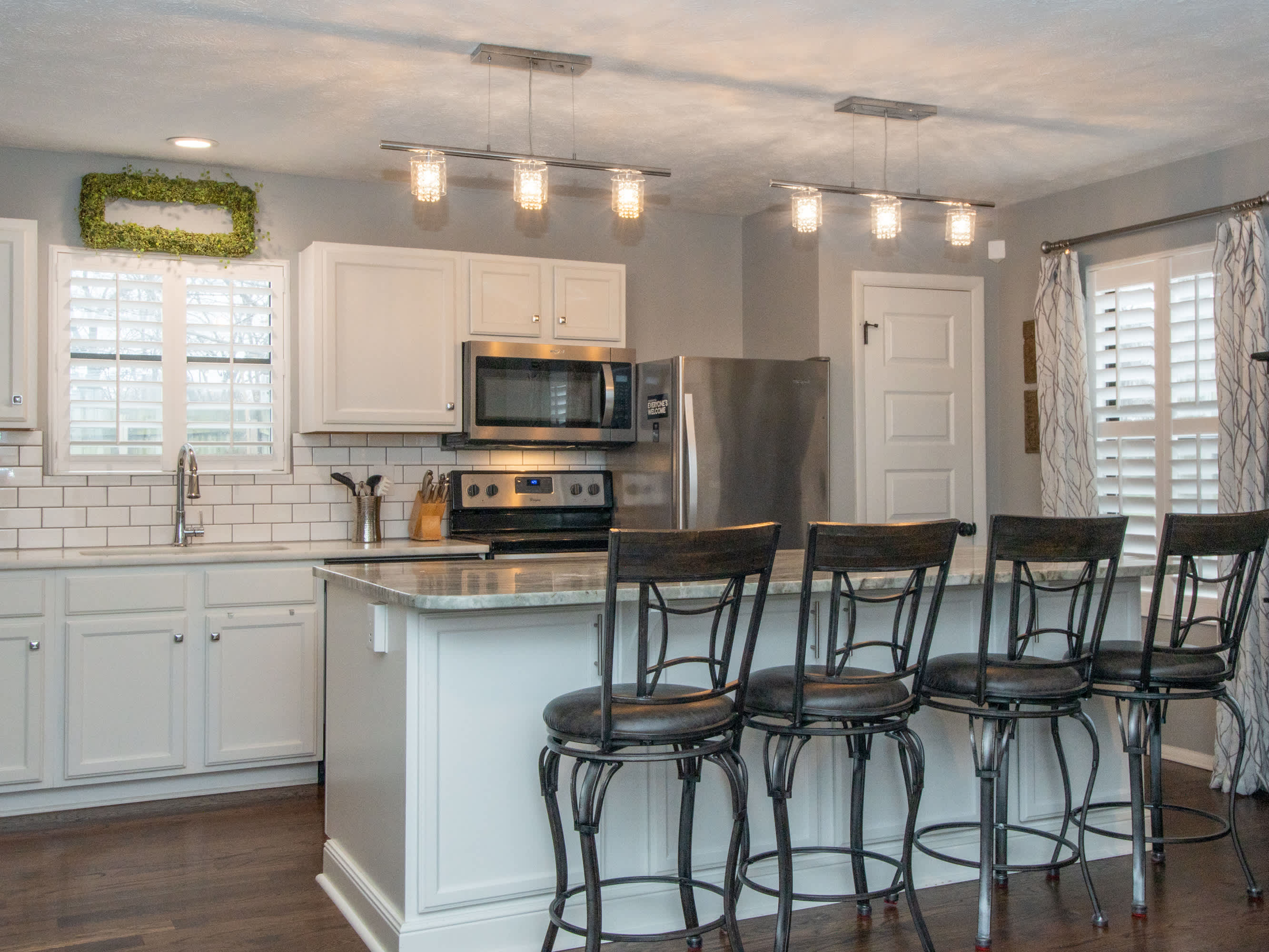 Counter seating and full kitchen