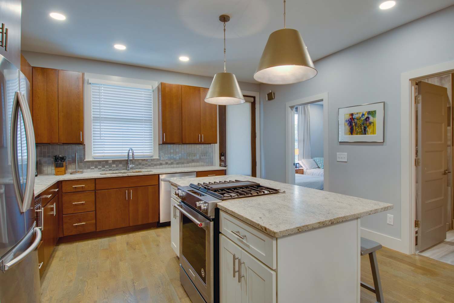 Dual Nashville - 1 mile from DT Nash & Farmers Market 6