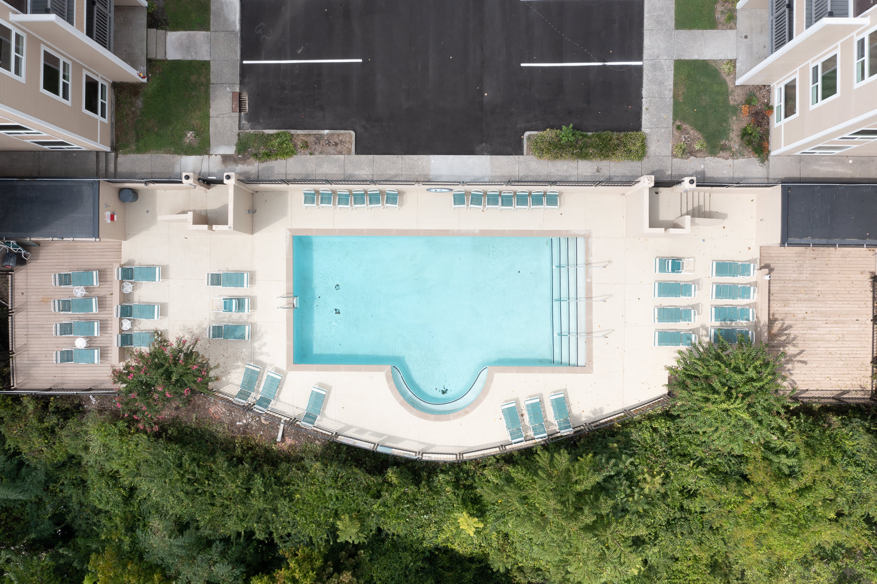 Riverfront Condo Minutes from Broadway 7
