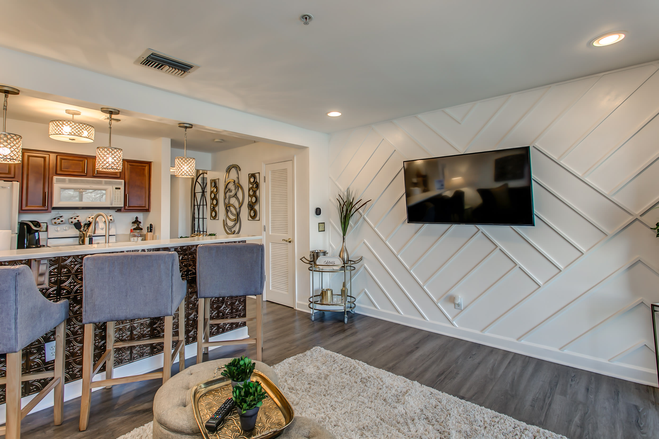 Riverfront Condo Minutes from Broadway 6