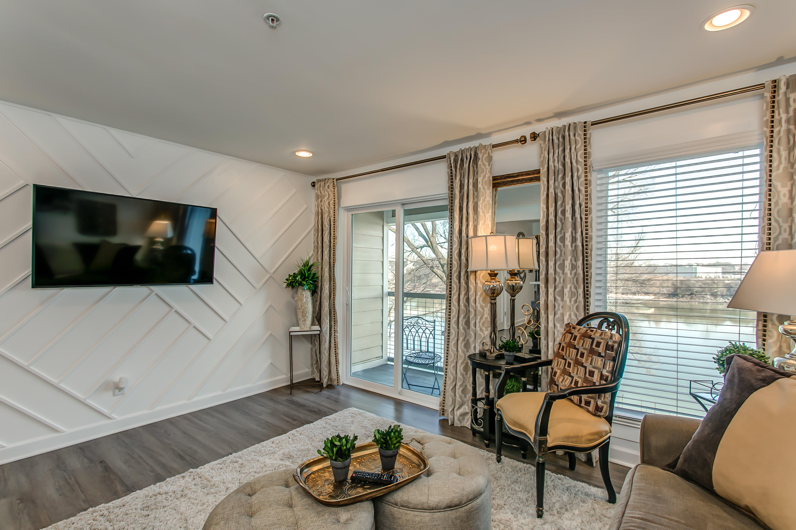 Riverfront Condo Minutes from Broadway