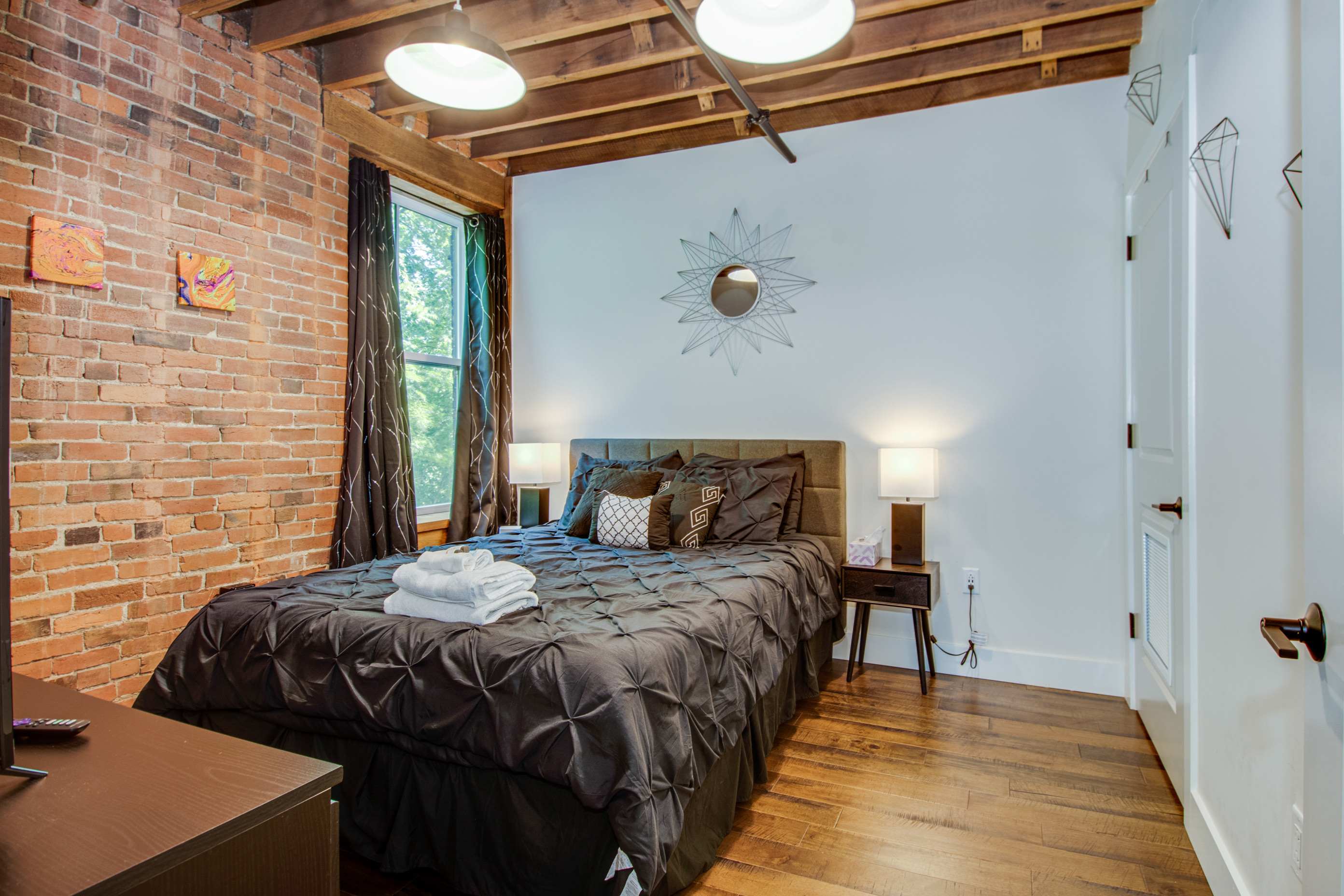 Stellar Condo, Sleeps 4, 10 mins from Broadway! 5