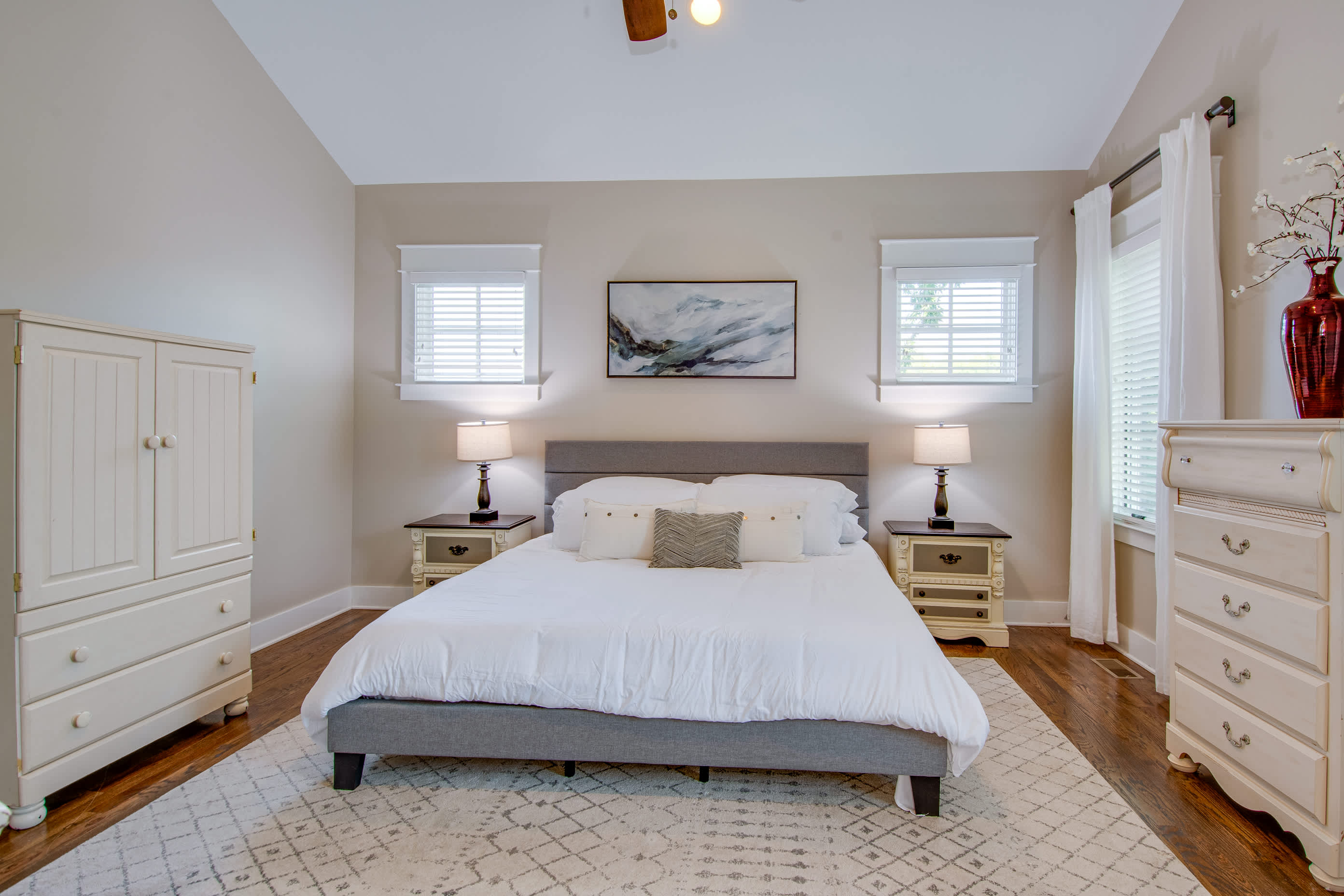 Private Backyard - Near Bicentennial Park 7