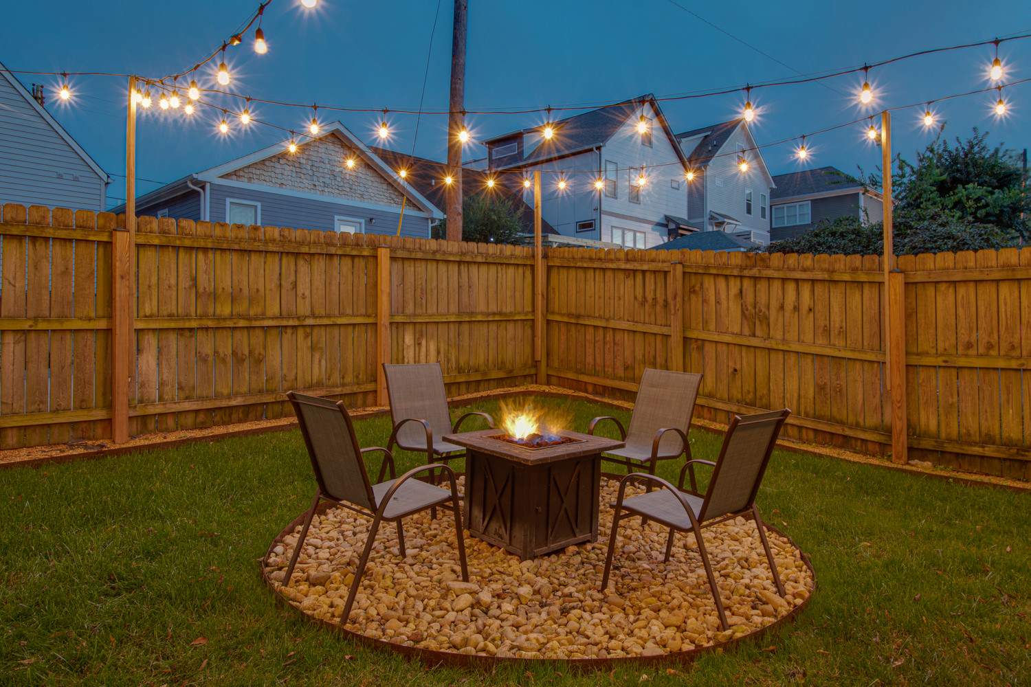 Private Backyard - Near Bicentennial Park 6
