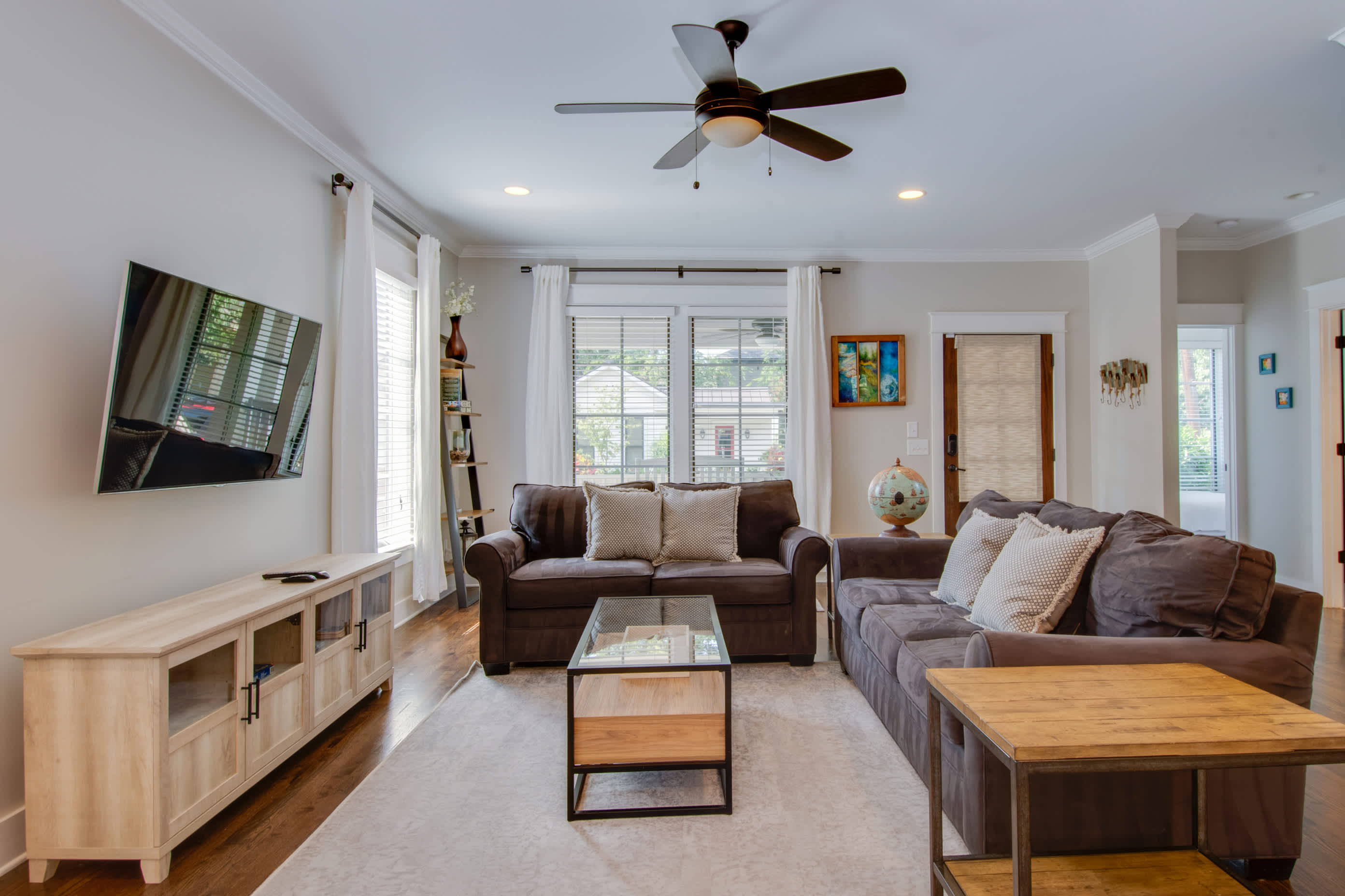 Private Backyard - Near Bicentennial Park 4