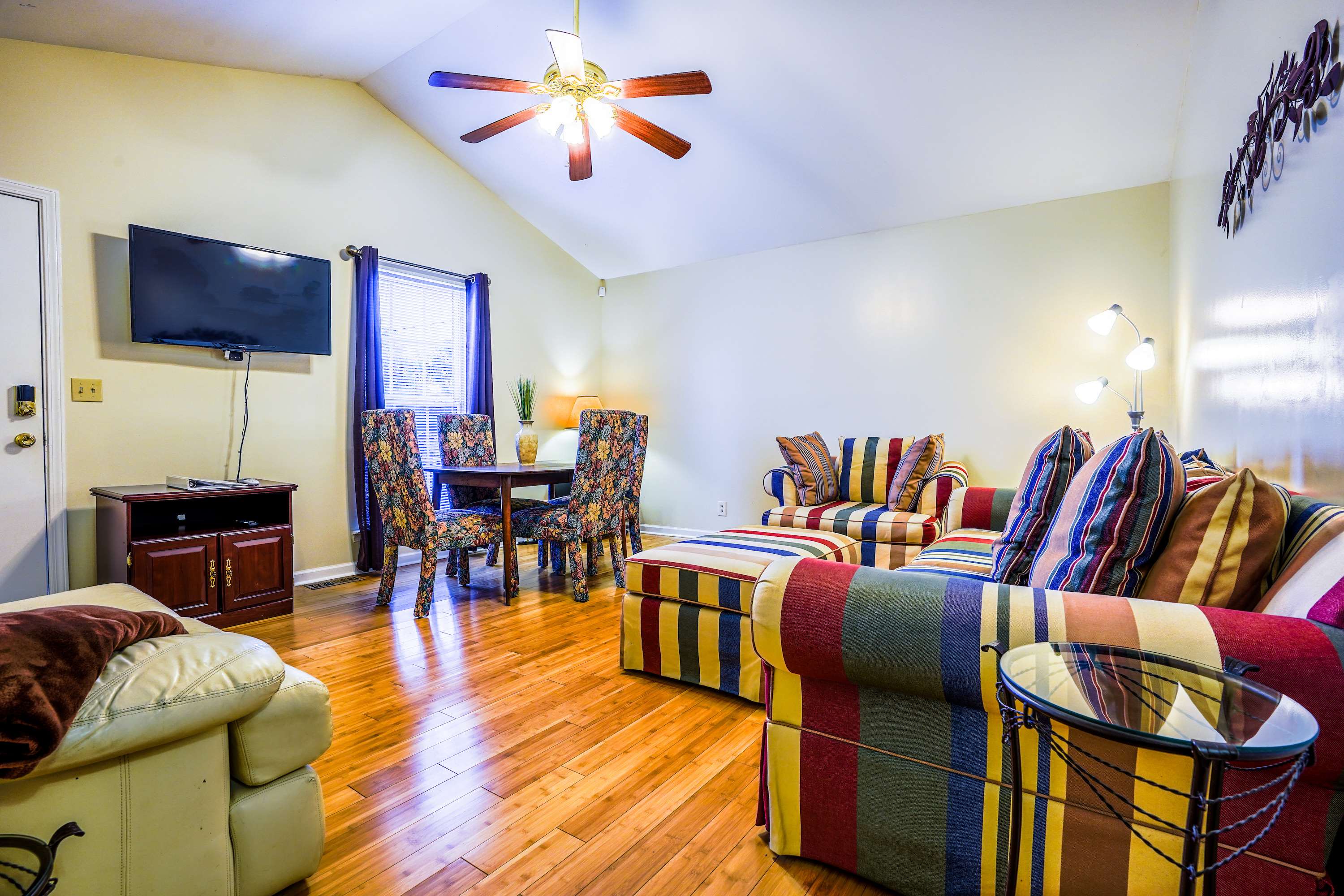 Half of Duplex 2 Blocks from Hadley Park