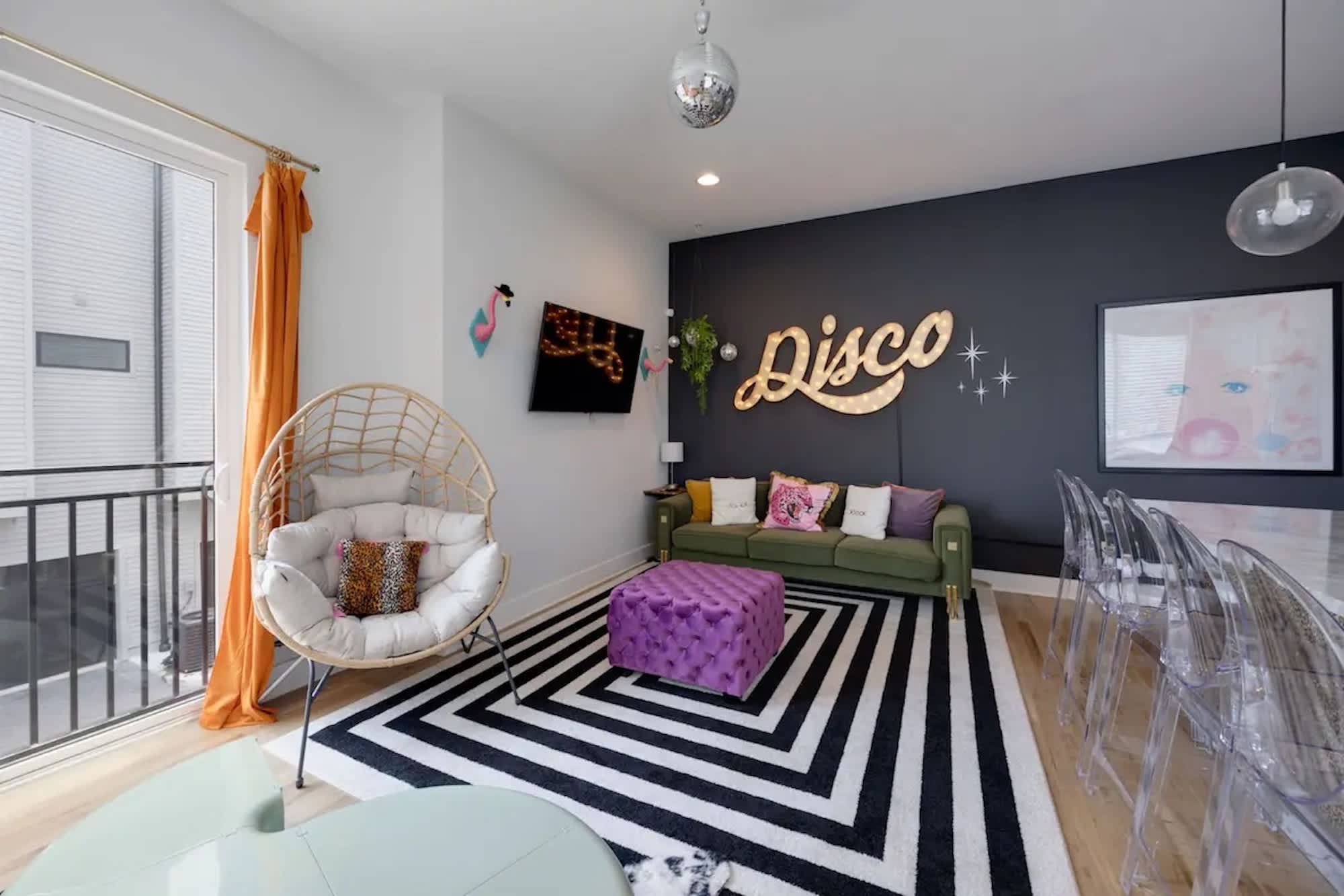 Dolly's Disco - Stylish 2 BDR