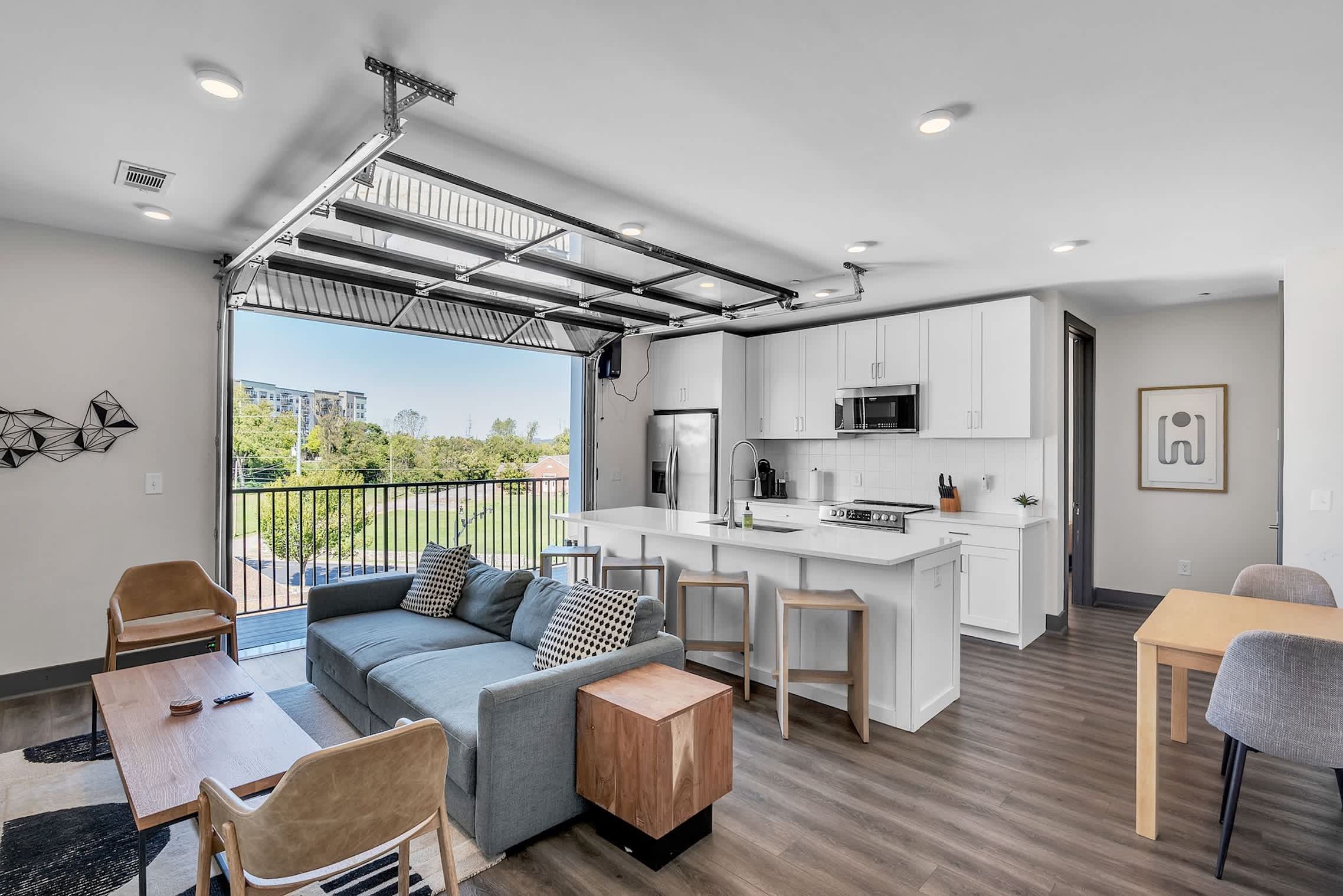 Gorgeous Apt for 8 with Rooftop & Gym, Near DT!