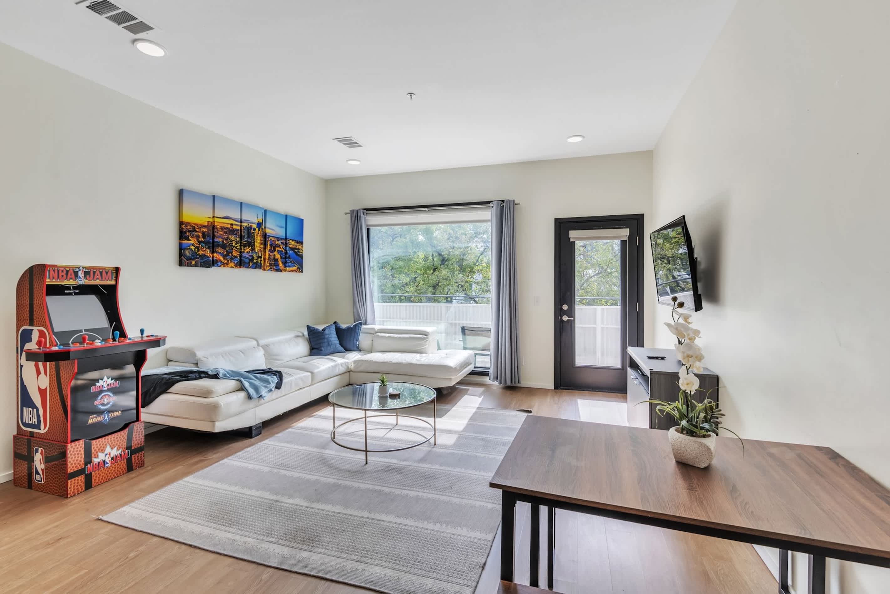 Featured Property Trendy Apt for 8 in Highly Walkable Neighborhood!