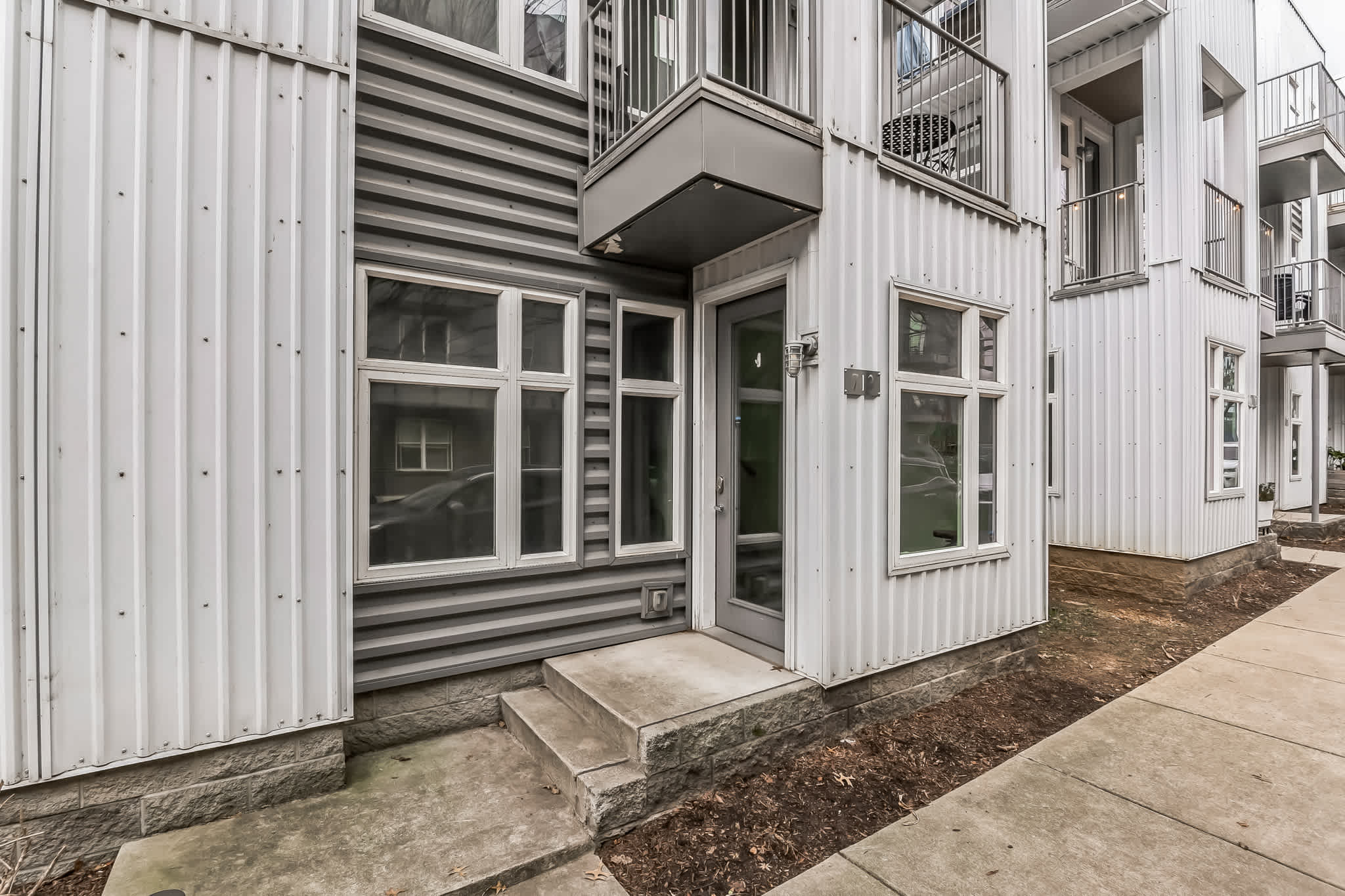 Trendy 3 BDR for 8, Heart of Nash! Near 5 Points 5