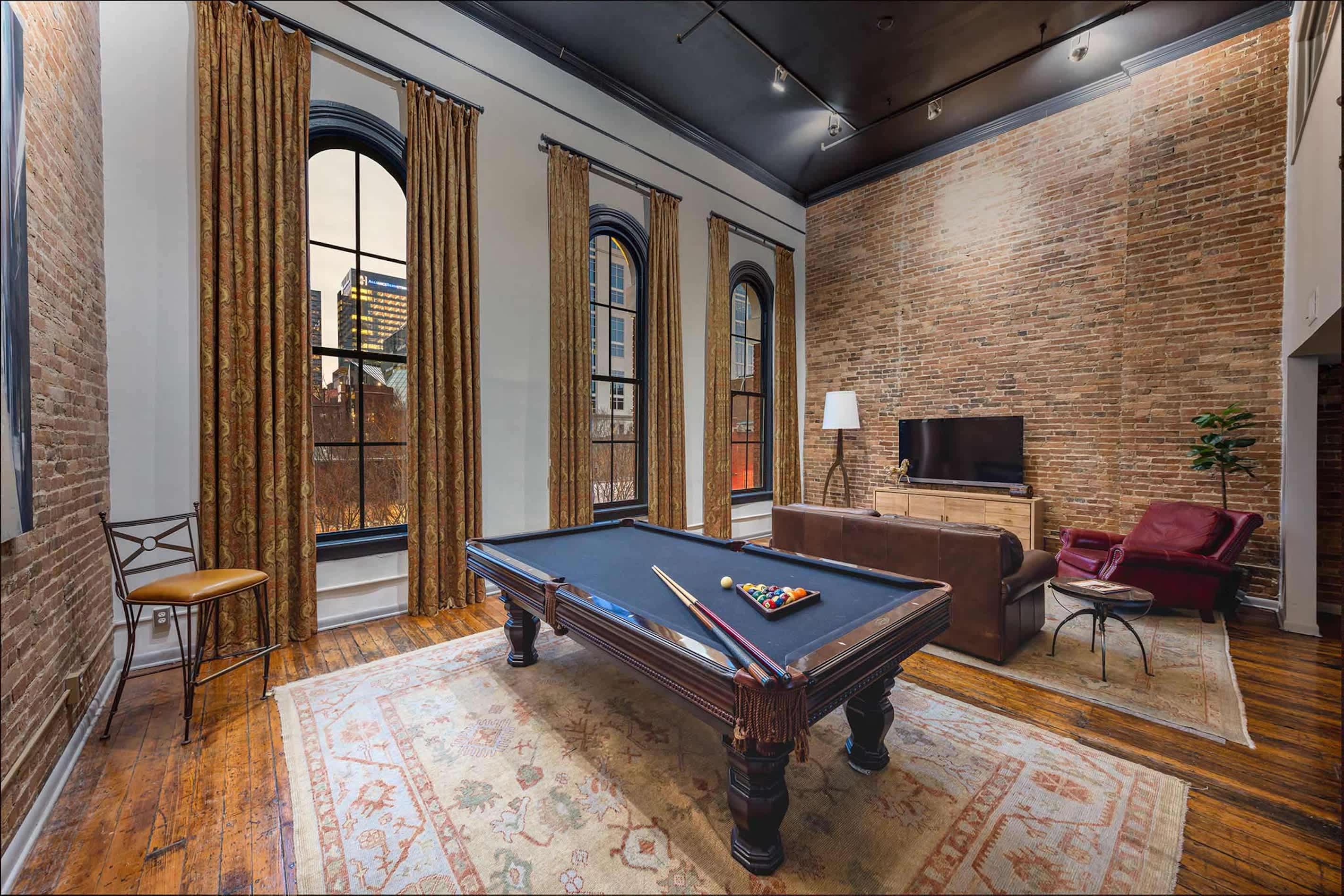 Beautiful Stay for Family 6, w Billiards in DT!