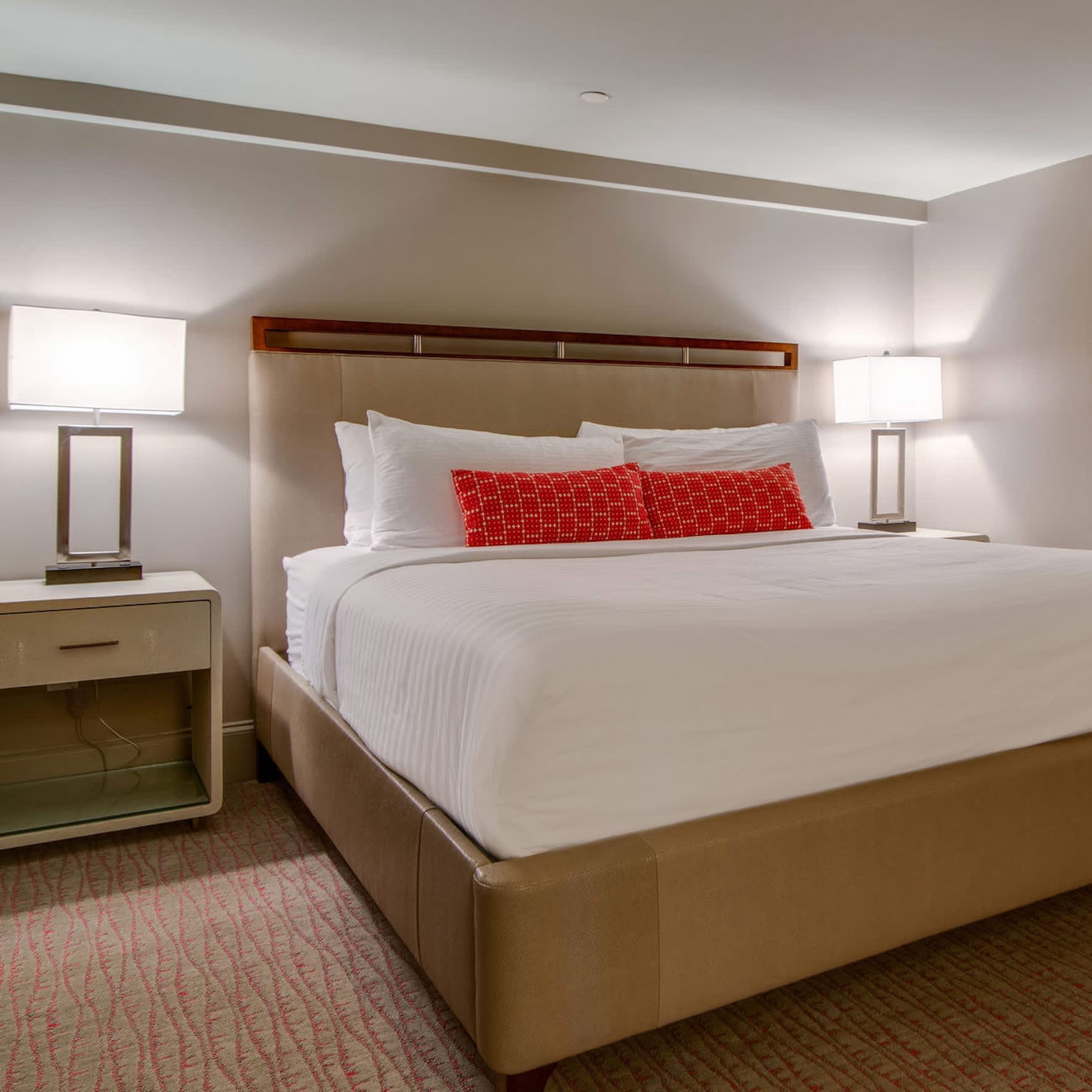 Cozy Retreat for 2, Heart of DT, Near Broadway! 4