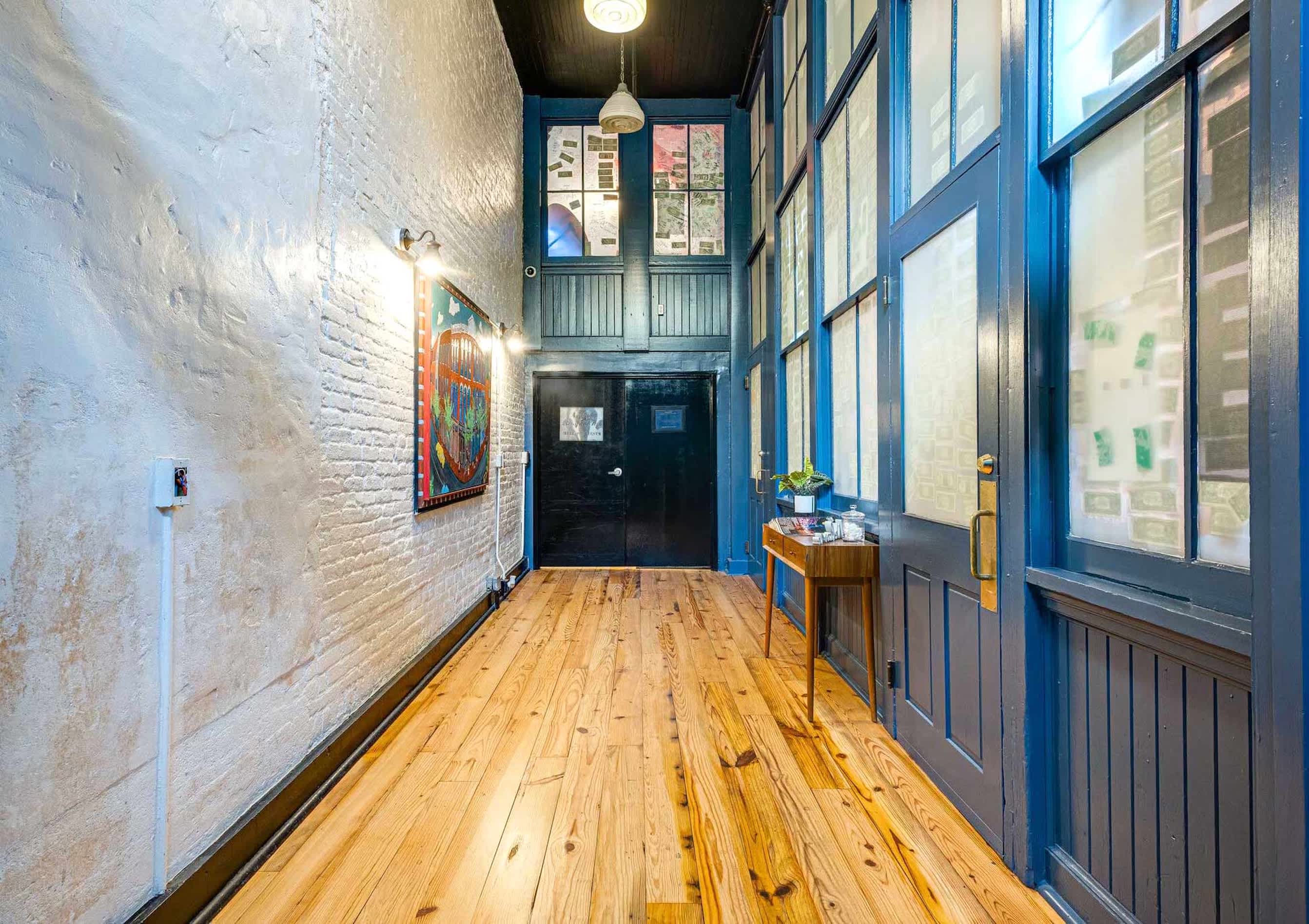 Cozy Retreat for 2, Heart of DT, Near Broadway! 8