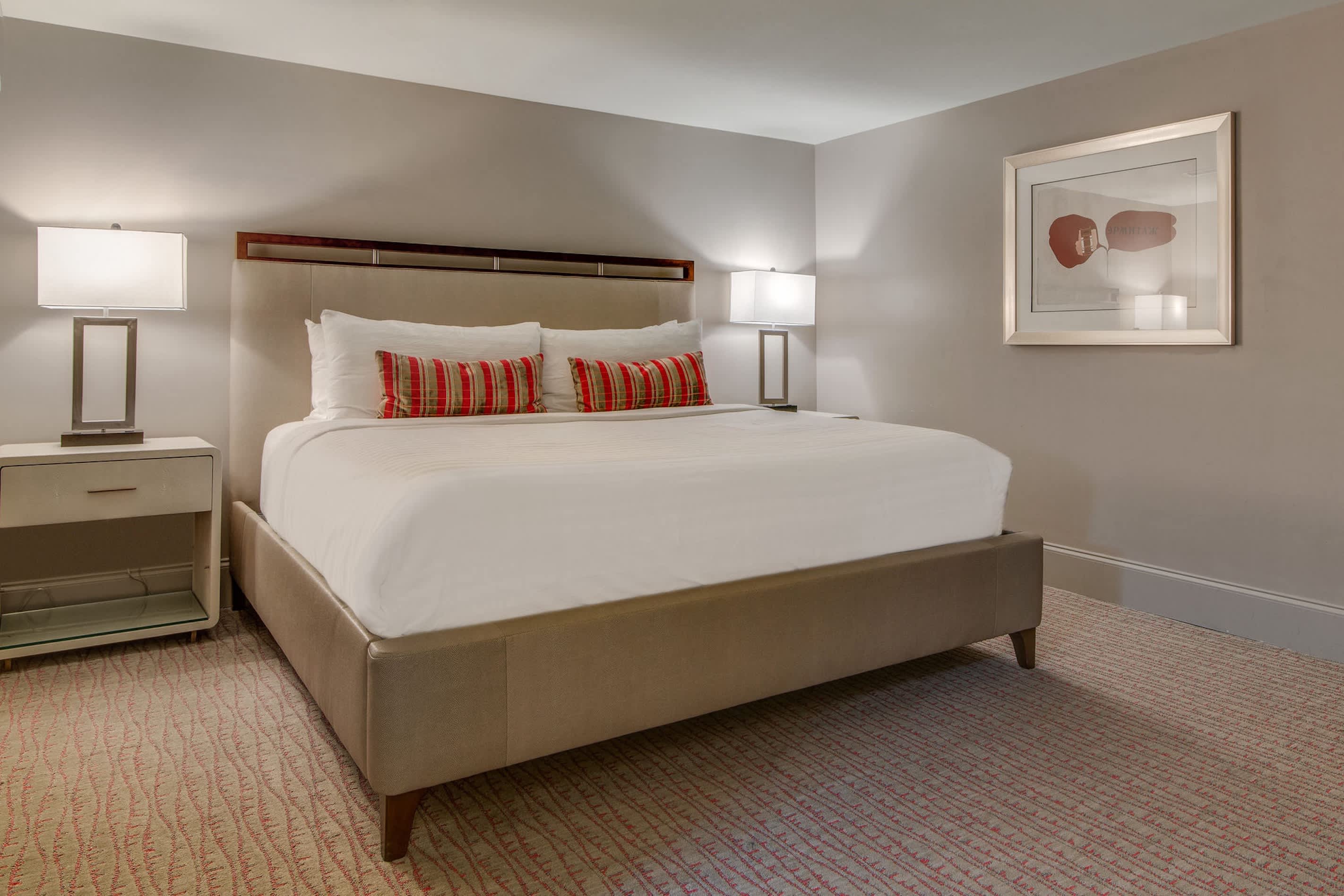 Charming Retreat for 2, Near Downtown & Broadway!