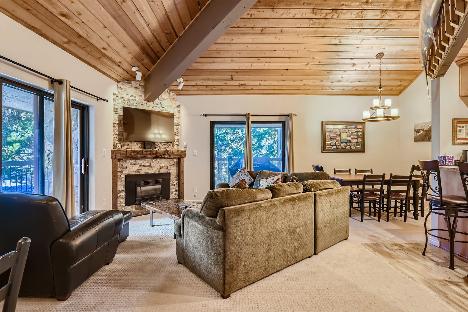 Spacious open living space with ample seating, and Smart TV