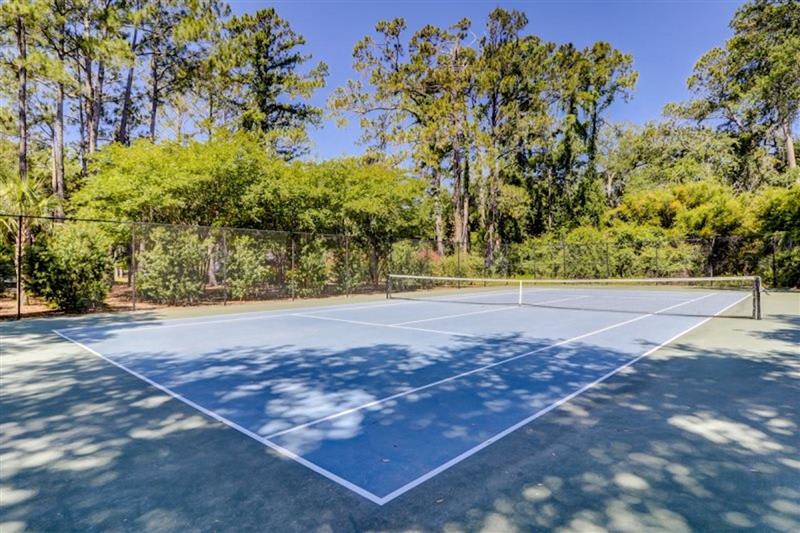 Chic Stay for 6 Near Beach, Shops, & Golf Course! 4