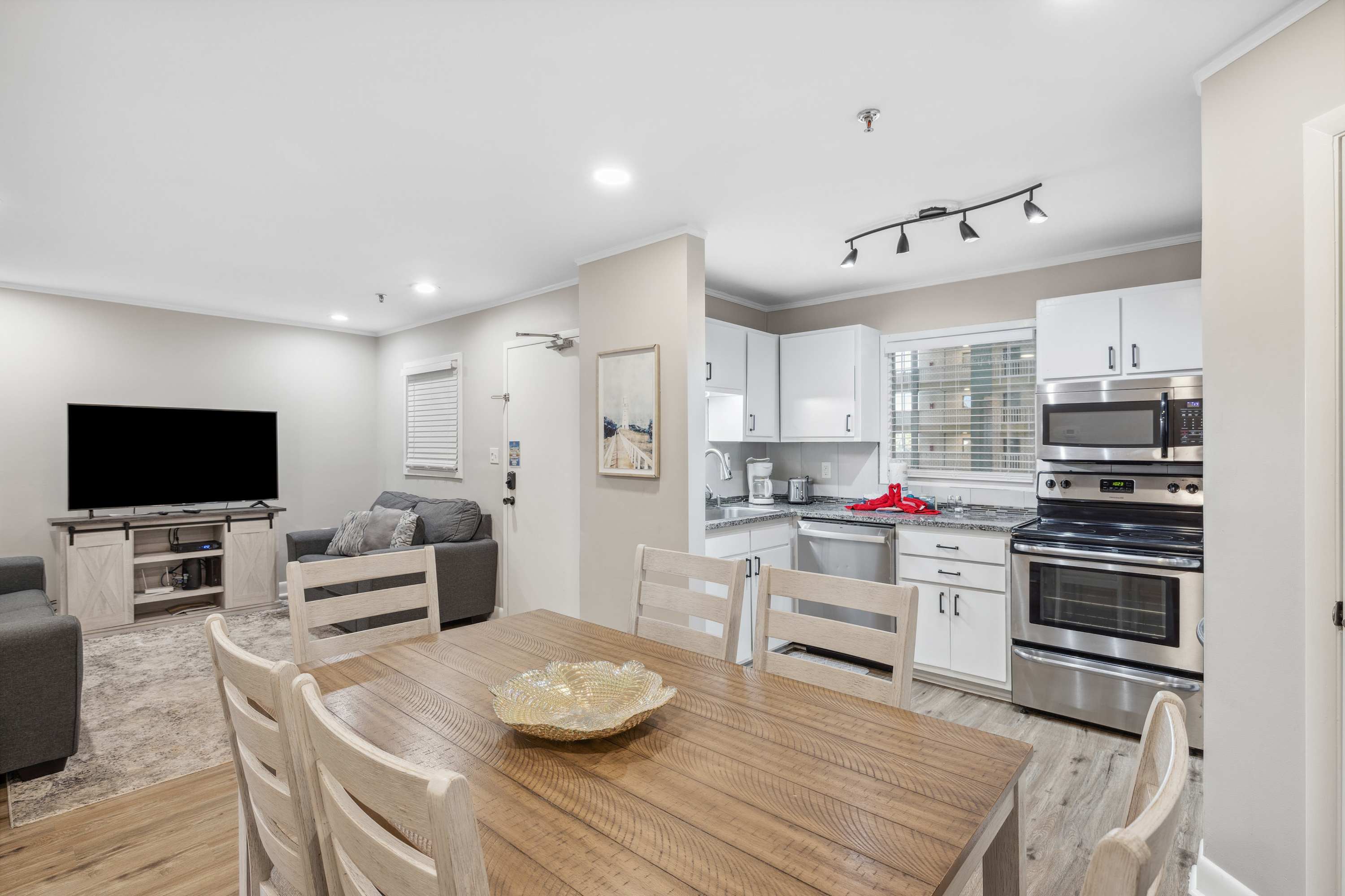 Ocean Breeze - Island Retreat for 6 7