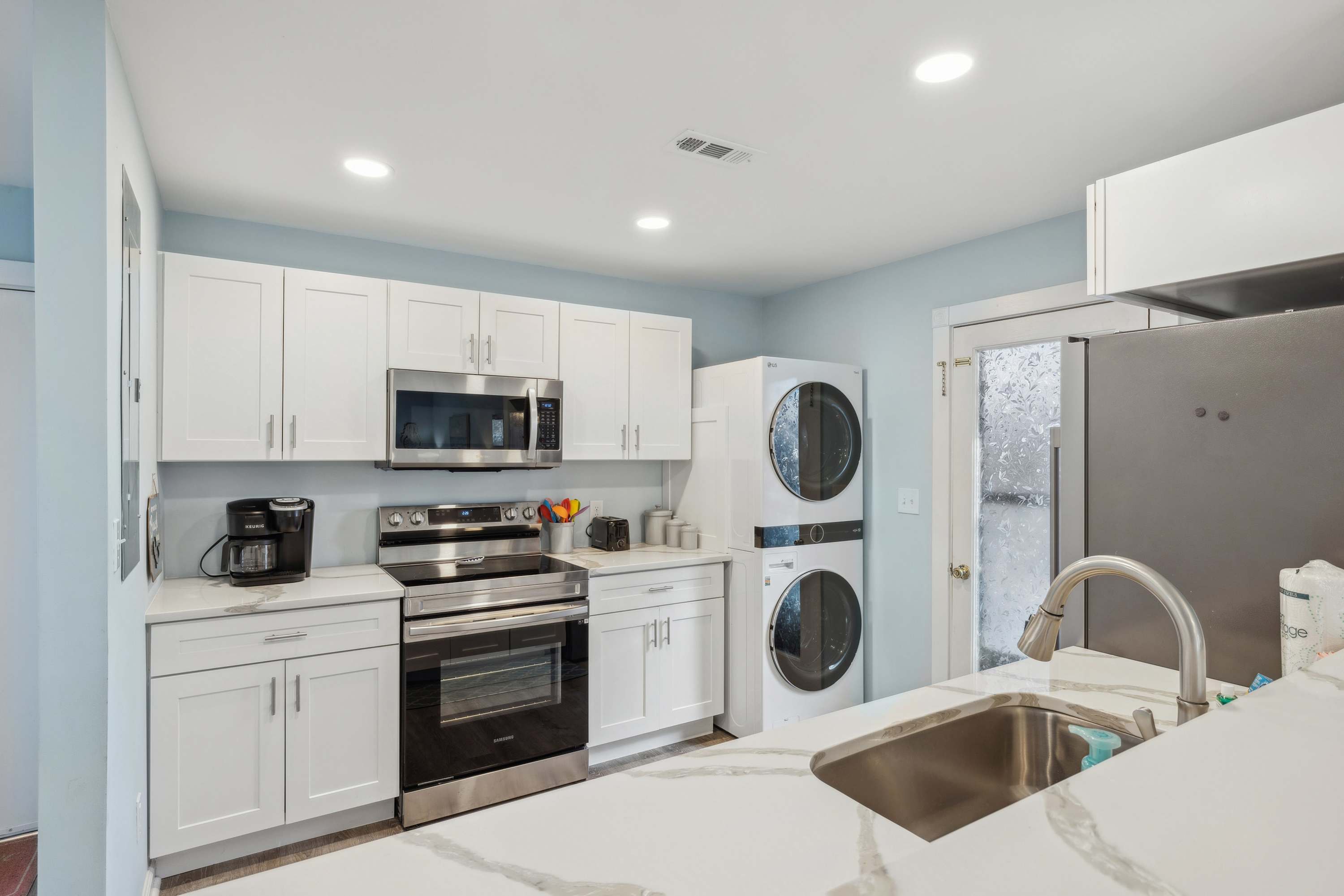 Island Stay, Perfect for Adventure & Relaxation! 4