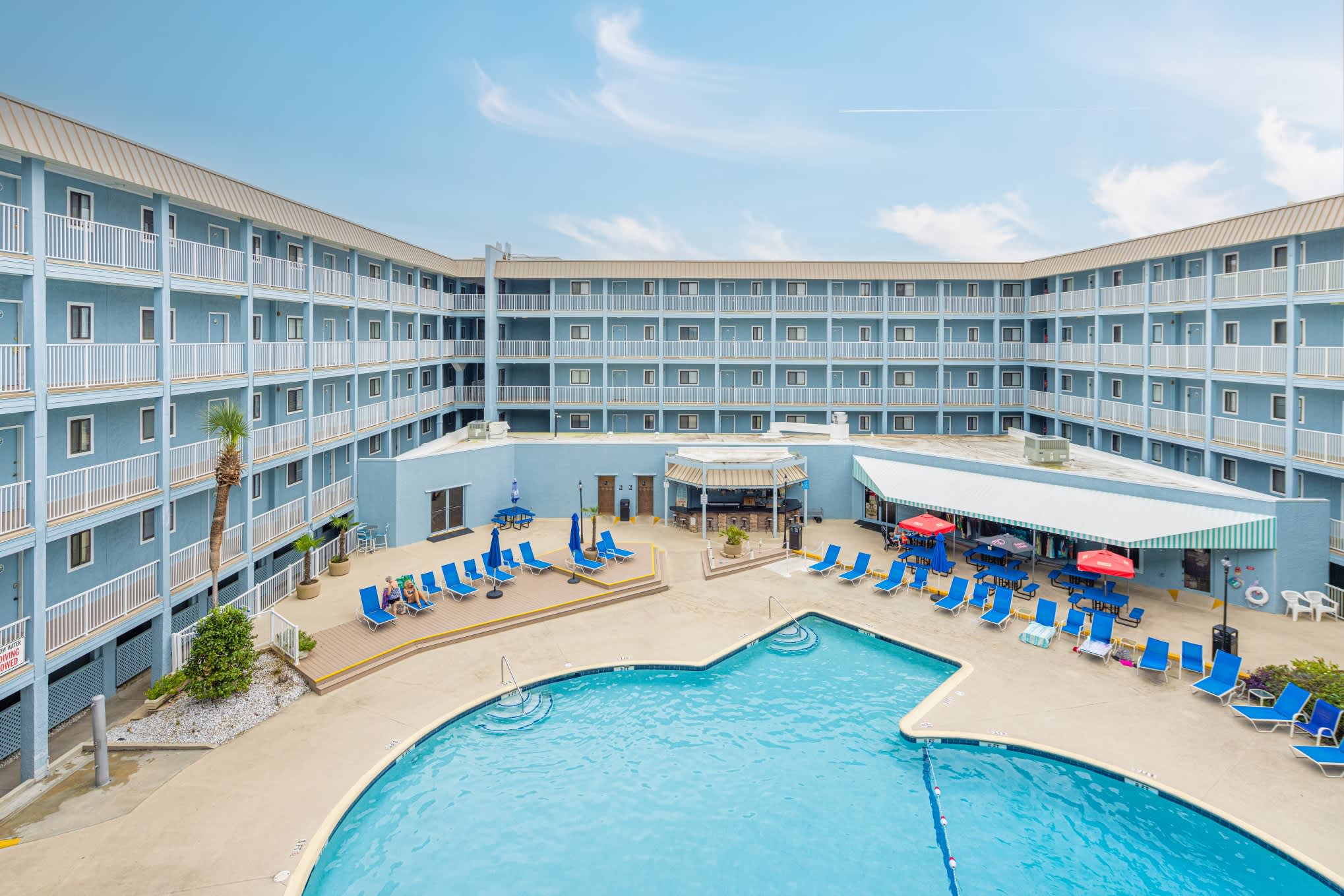 2 BDR with Shared Pool & Tennis Courts, Walk to Beach 2