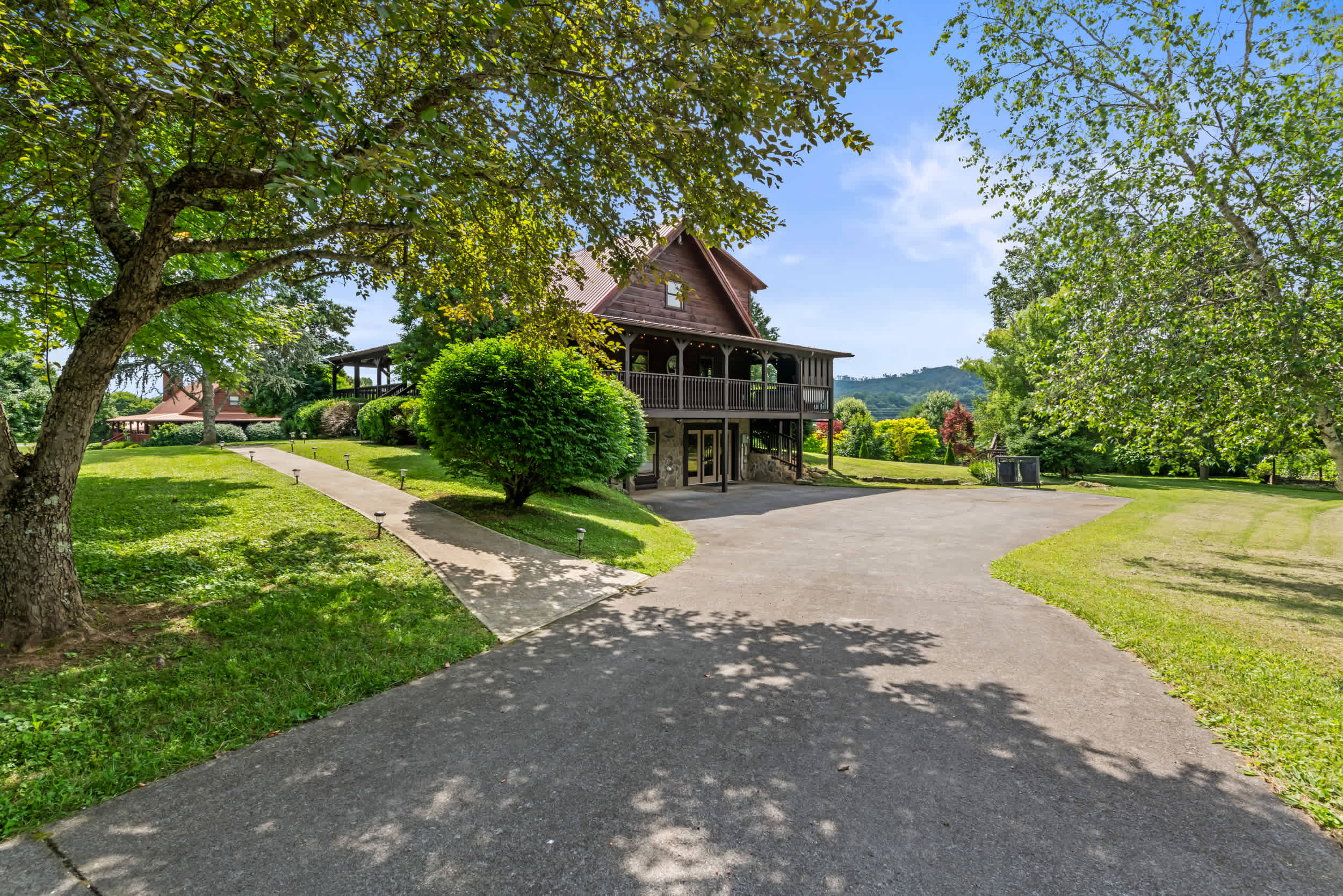 Cabin w Hot Tub, Theater & Games! 7
