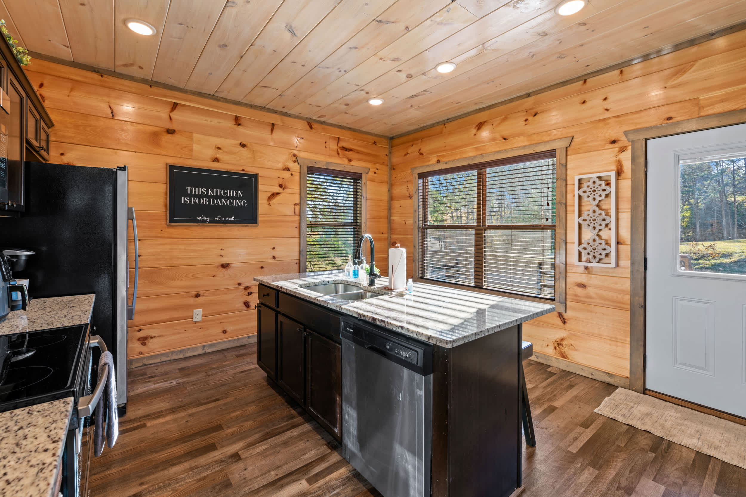 Modern Cabin with Pool, Hot Tub, Games & More! 8