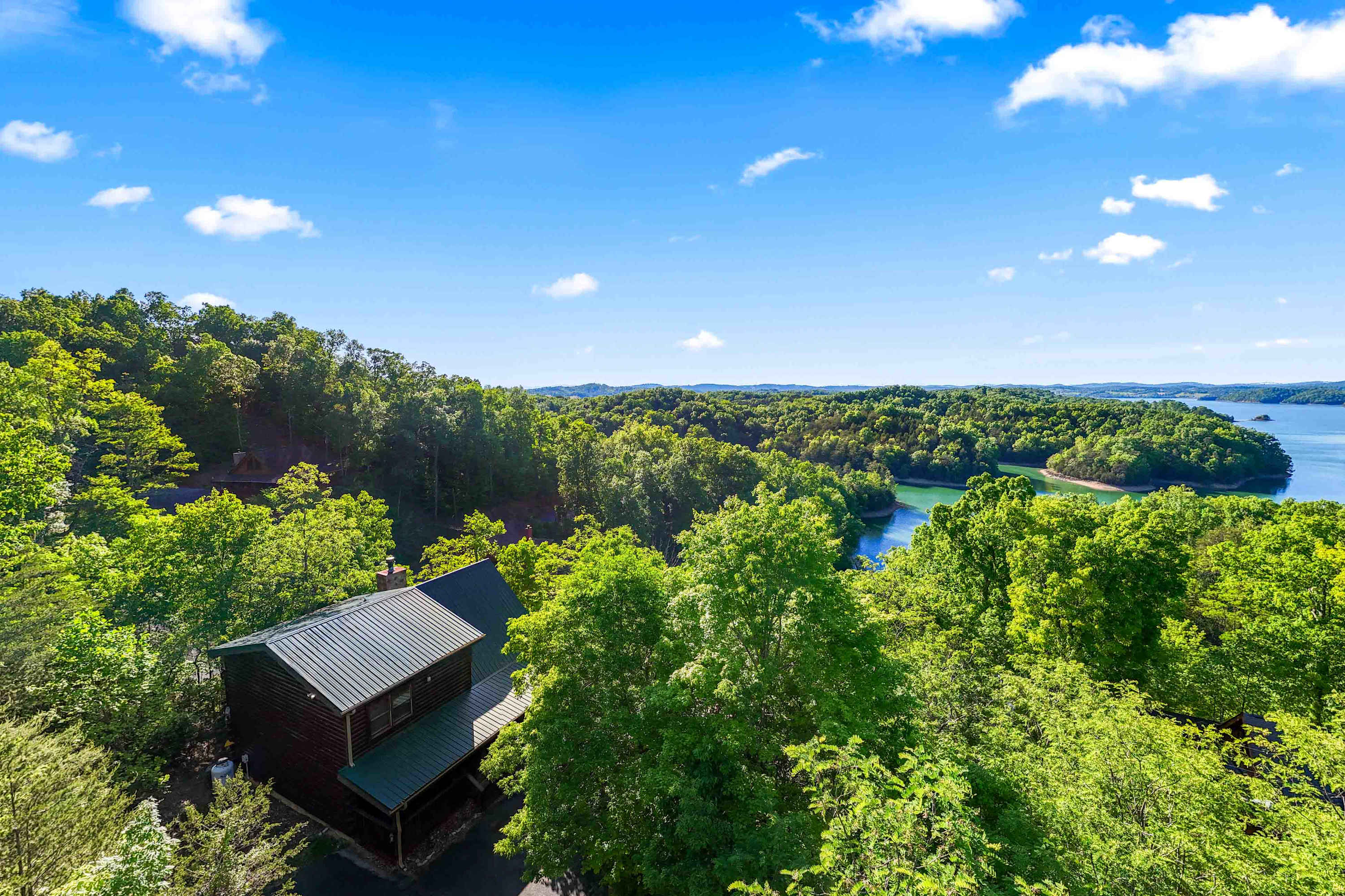 Rustic 3br Cabin Near Lake with Hot Tub! 4