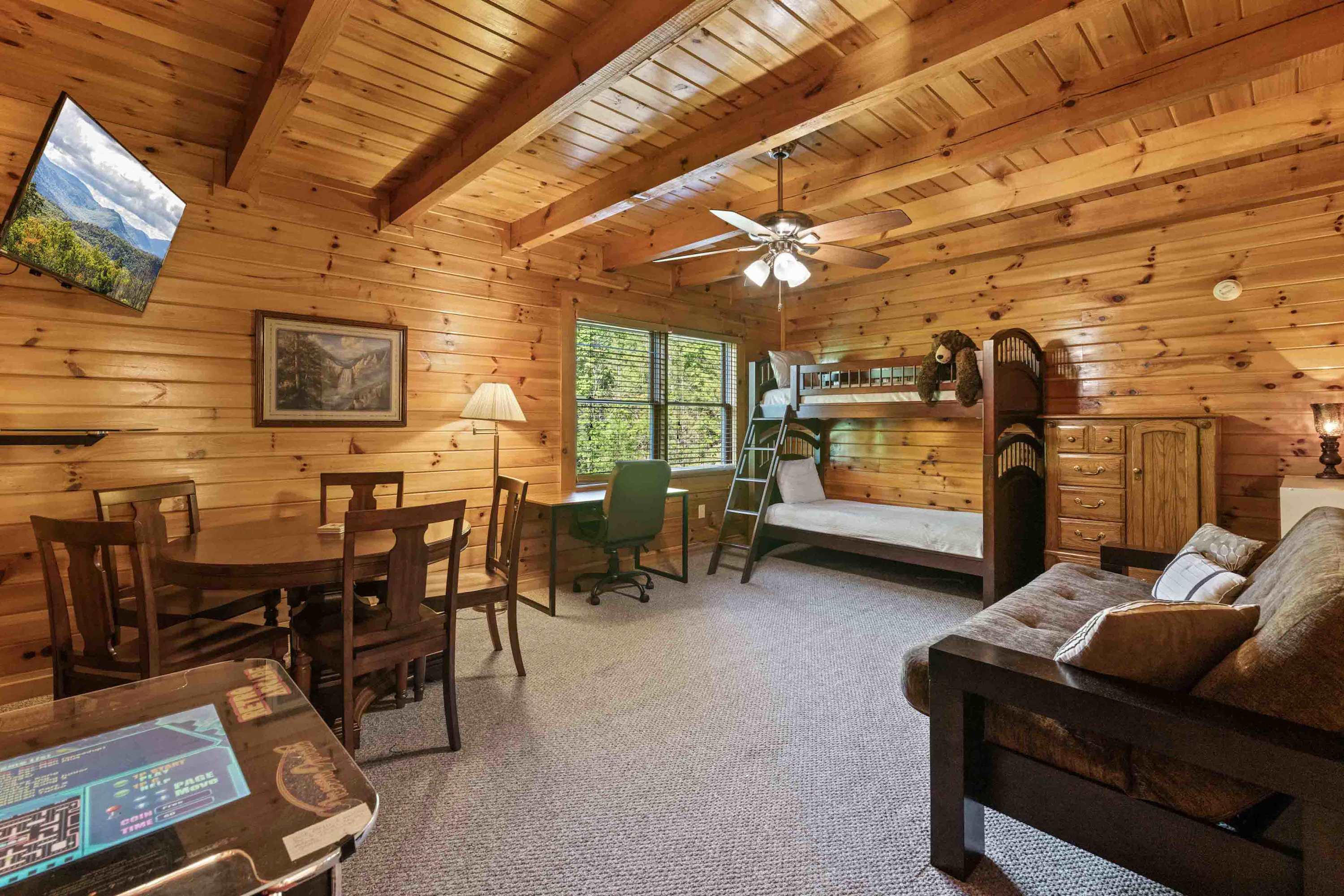 Rustic 3br Cabin Near Lake with Hot Tub! 8