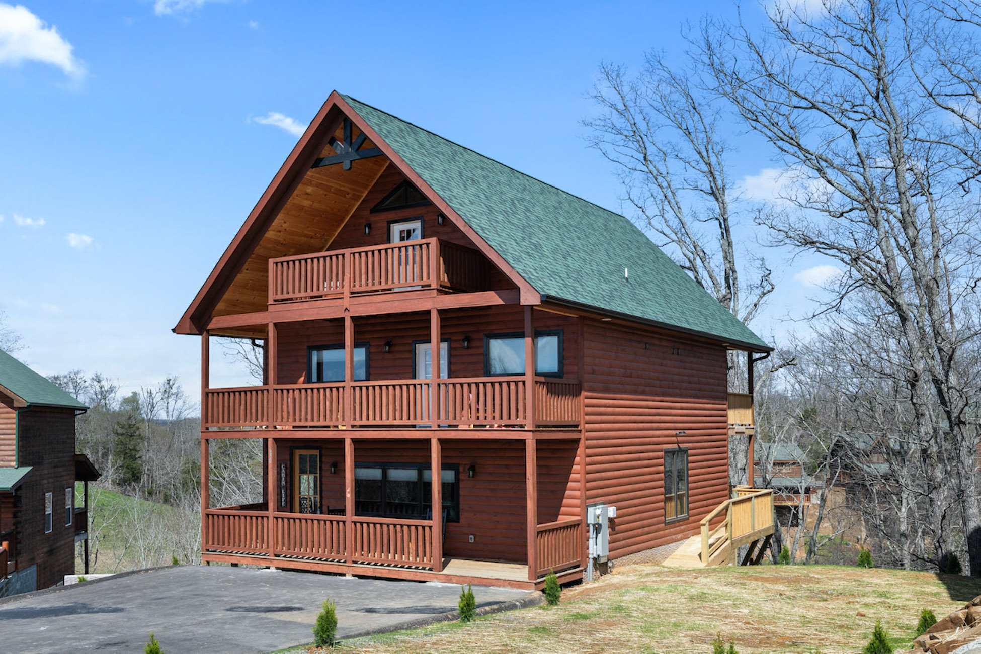 Mountain Retreat with Hot Tub & Games! Sleeps 10! 6