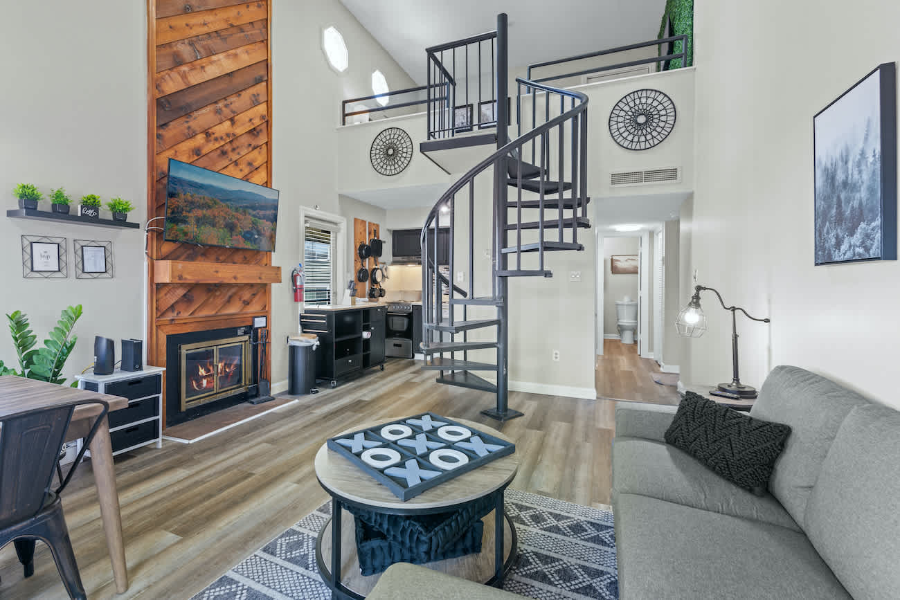 The Loft, Picturesque Condo for 6 with Epic Views!