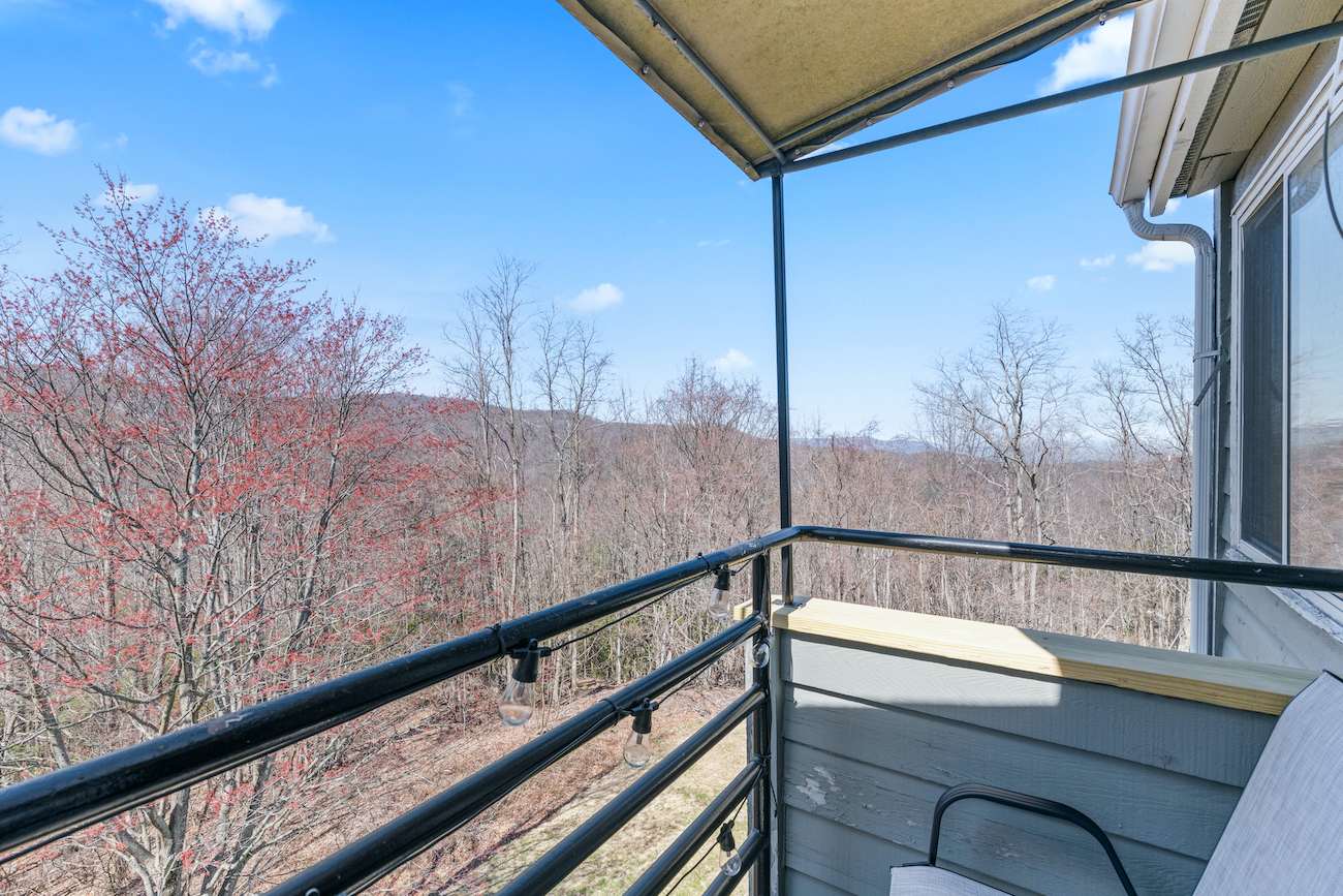 Step out onto the balcony & lounge in the fresh air