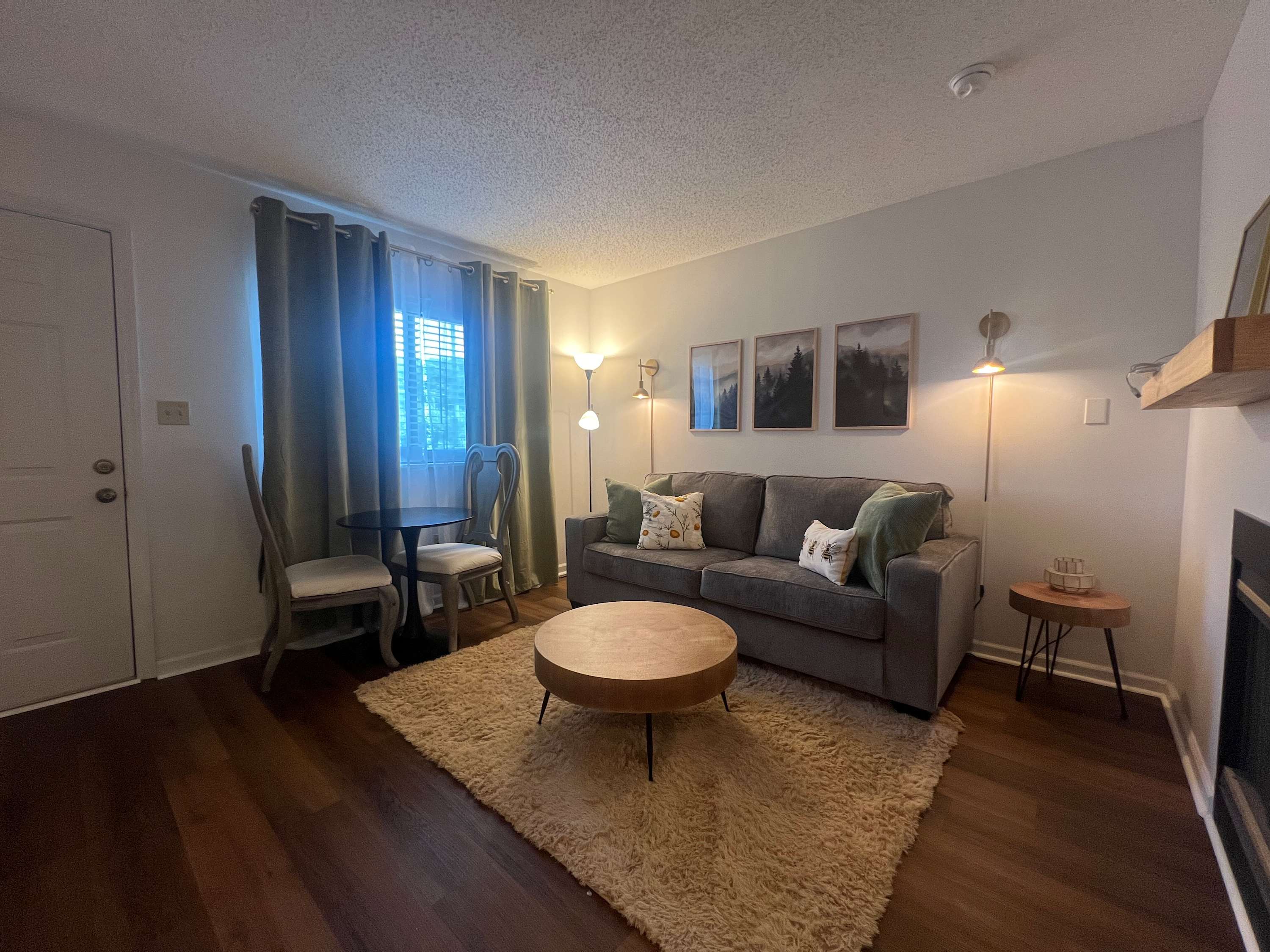 Chic Condo for 4, w/Shared Pool Near Downtown!