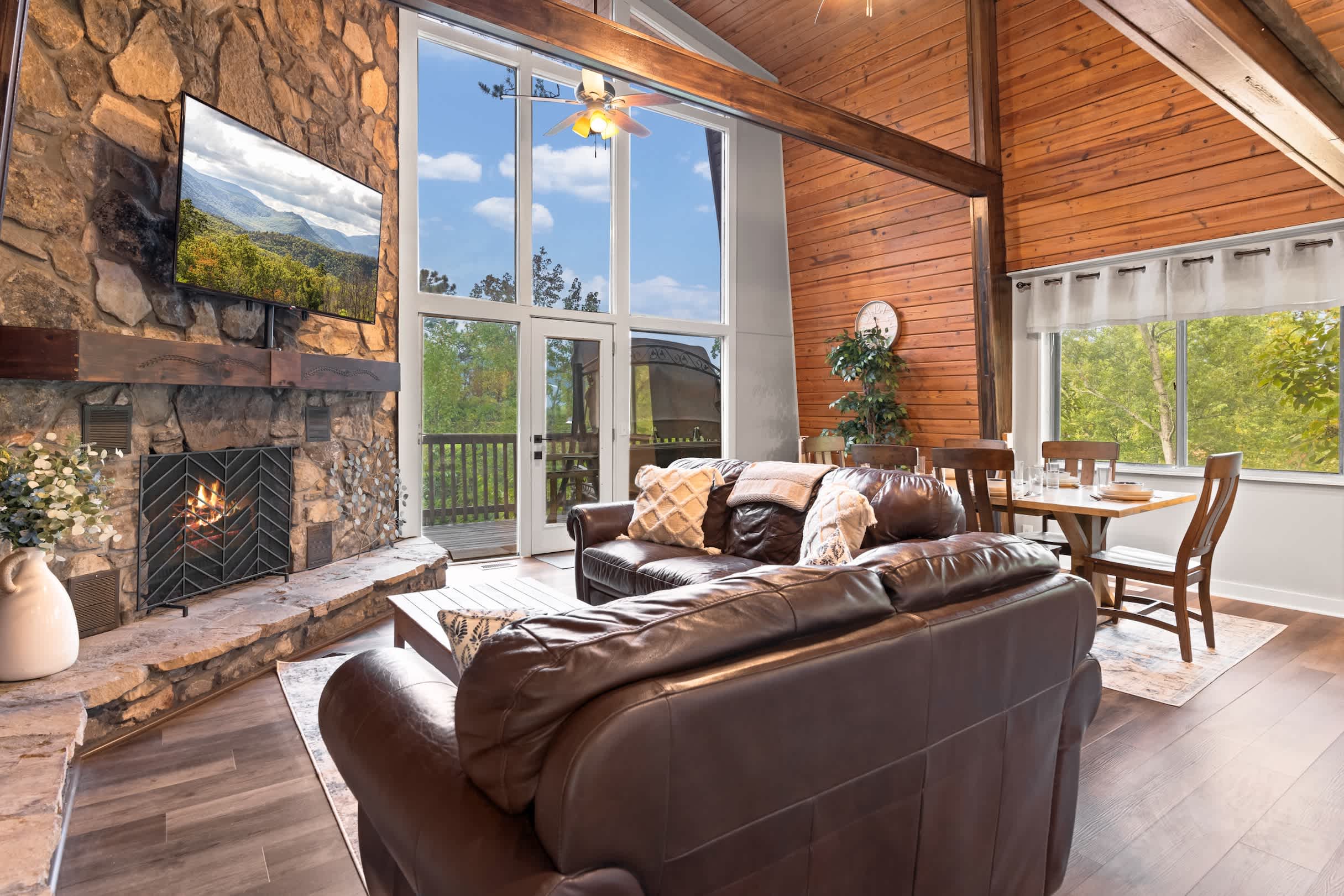 Secluded Cabin for 10 with Game Room, Near Pkwy!