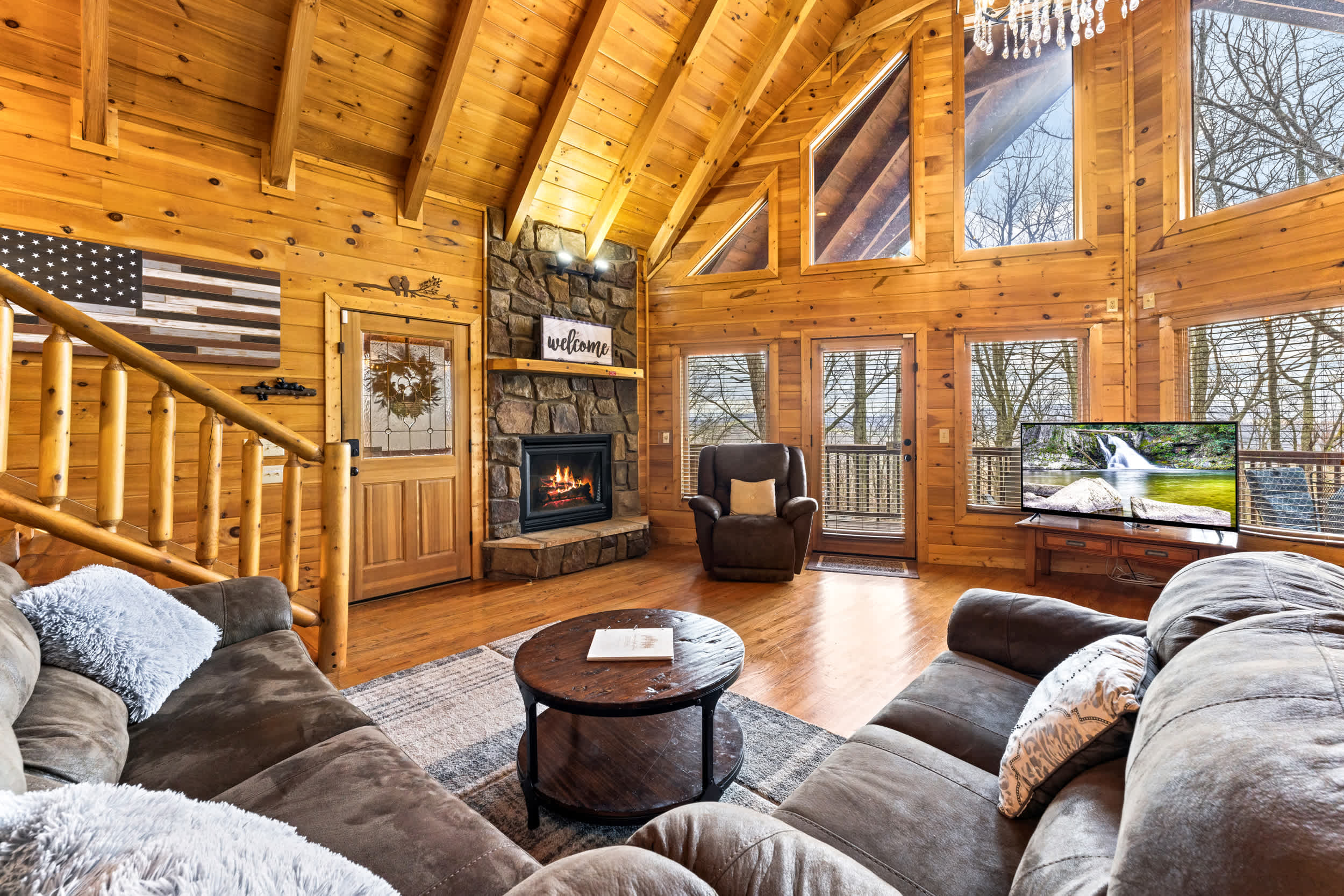 Friends in High Places - 4 BDR family home with Hot Tub & Gaming!