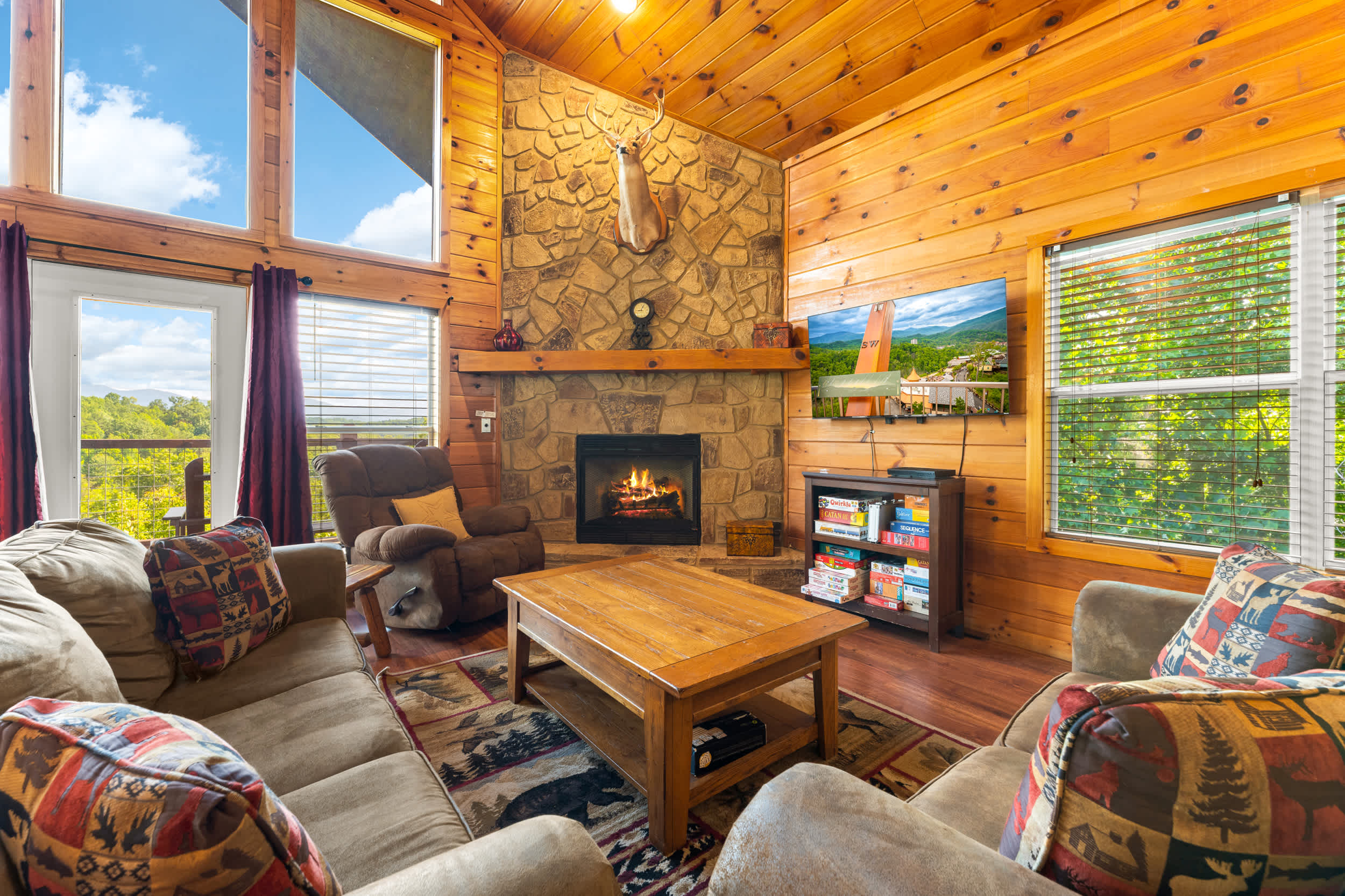 Featured Property 3BDR+Loft for 12 w/Hot Tub, Billiards & Mtn Views!