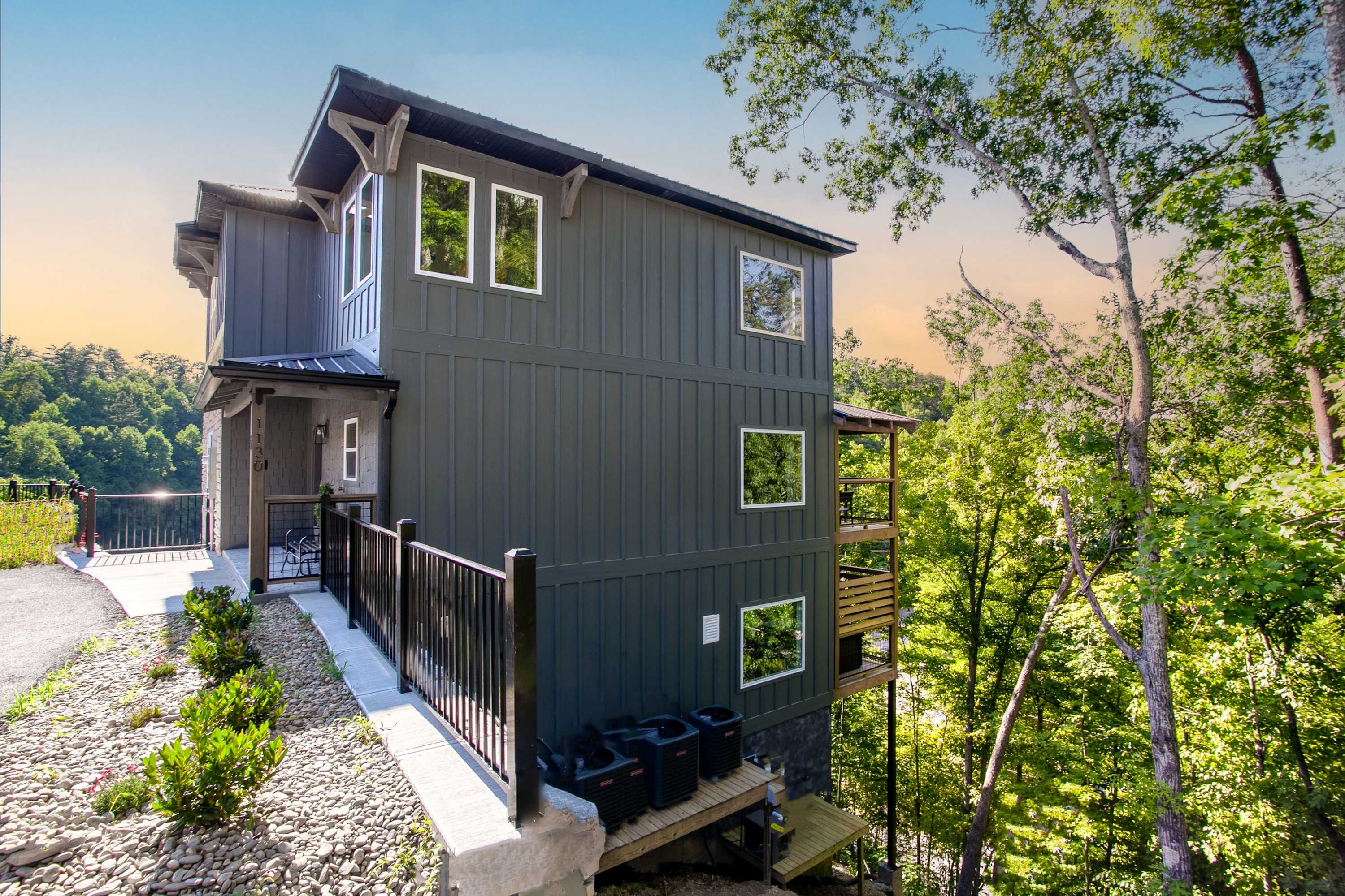 Dollywood Retreat with Hot Tub, Indoor Pool & Game Room - Sleeps 11