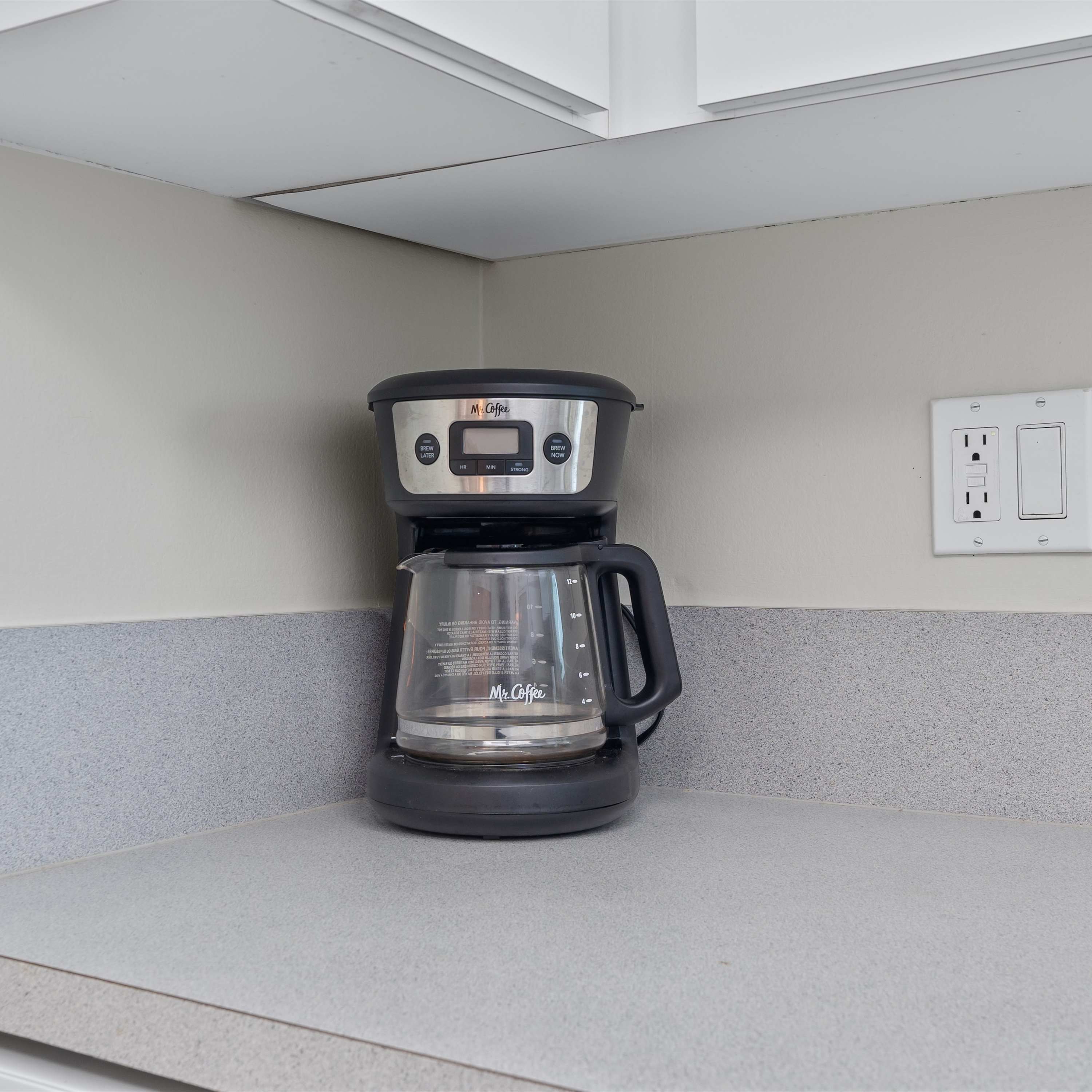 Beachfront 2BR Condo with Pool BBQ & Steps To Beach! 8