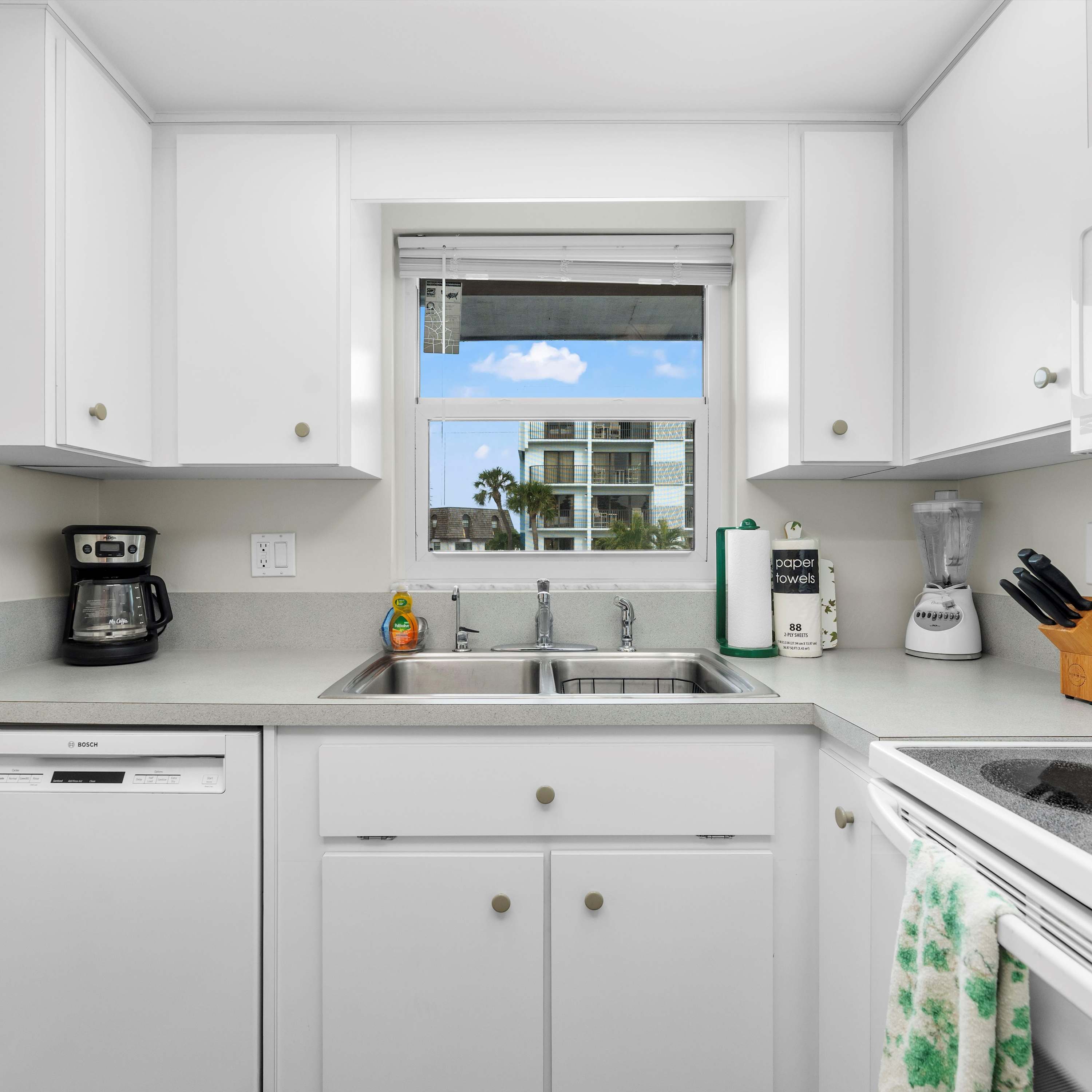 Beachfront 2BR Condo with Pool BBQ & Steps To Beach! 7